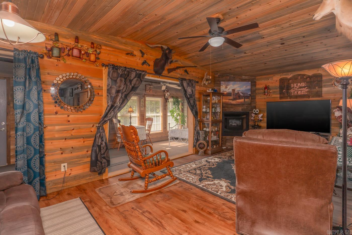 21 W Lakeshore Dr  Highland, AR