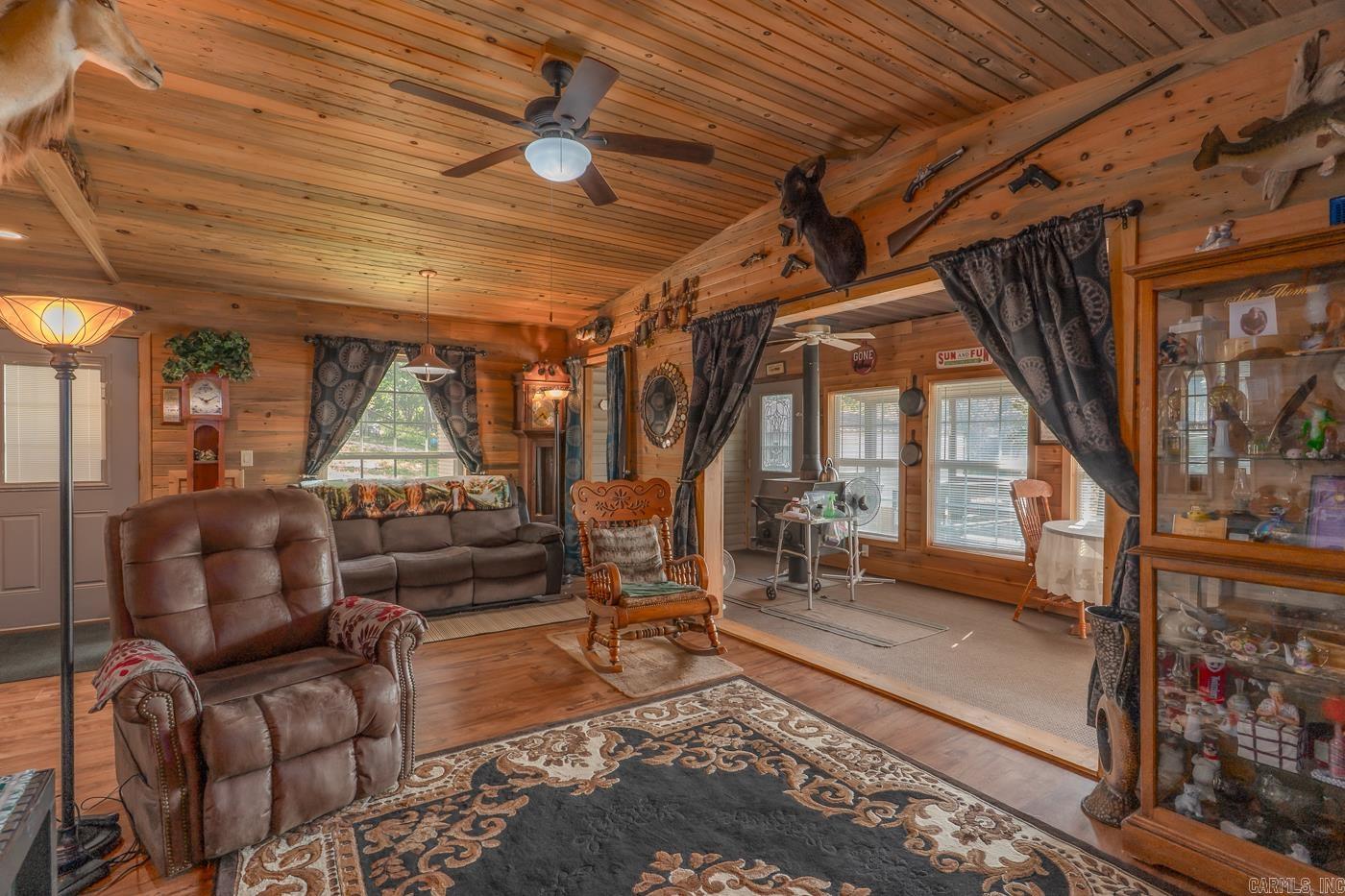 21 W Lakeshore Dr  Highland, AR