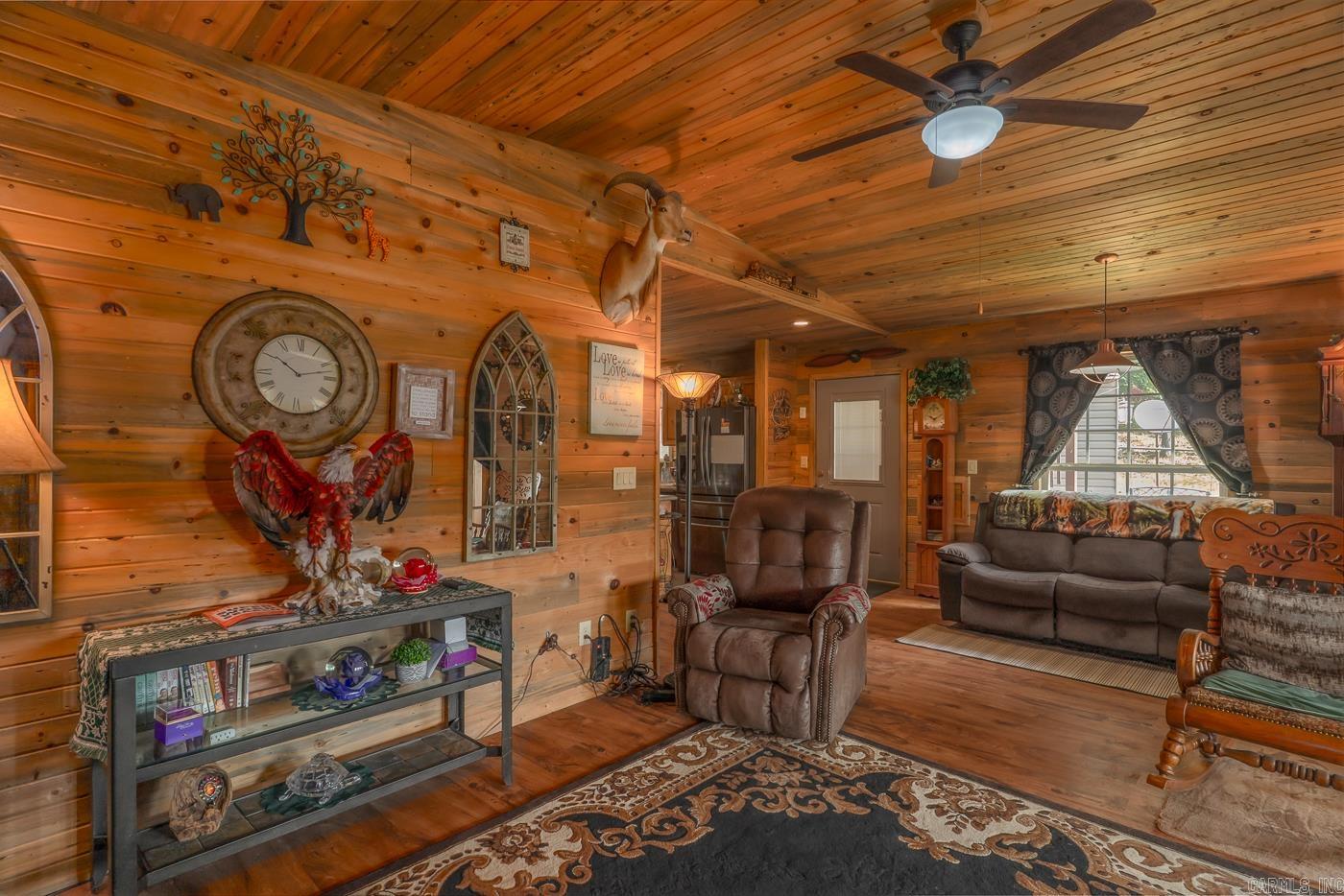 21 W Lakeshore Dr  Highland, AR