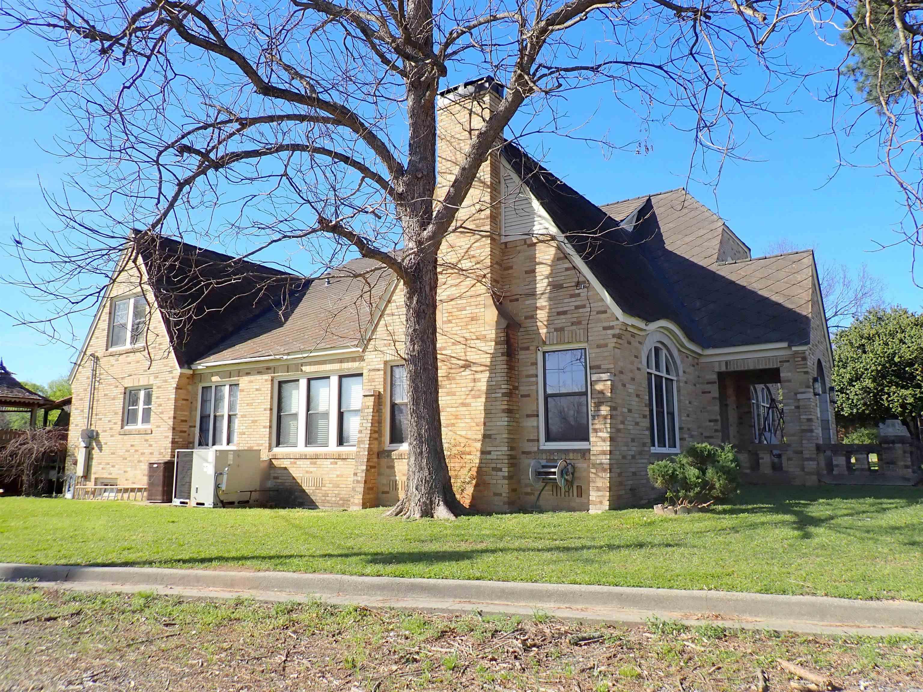 529 S 9th  Arkadelphia, AR