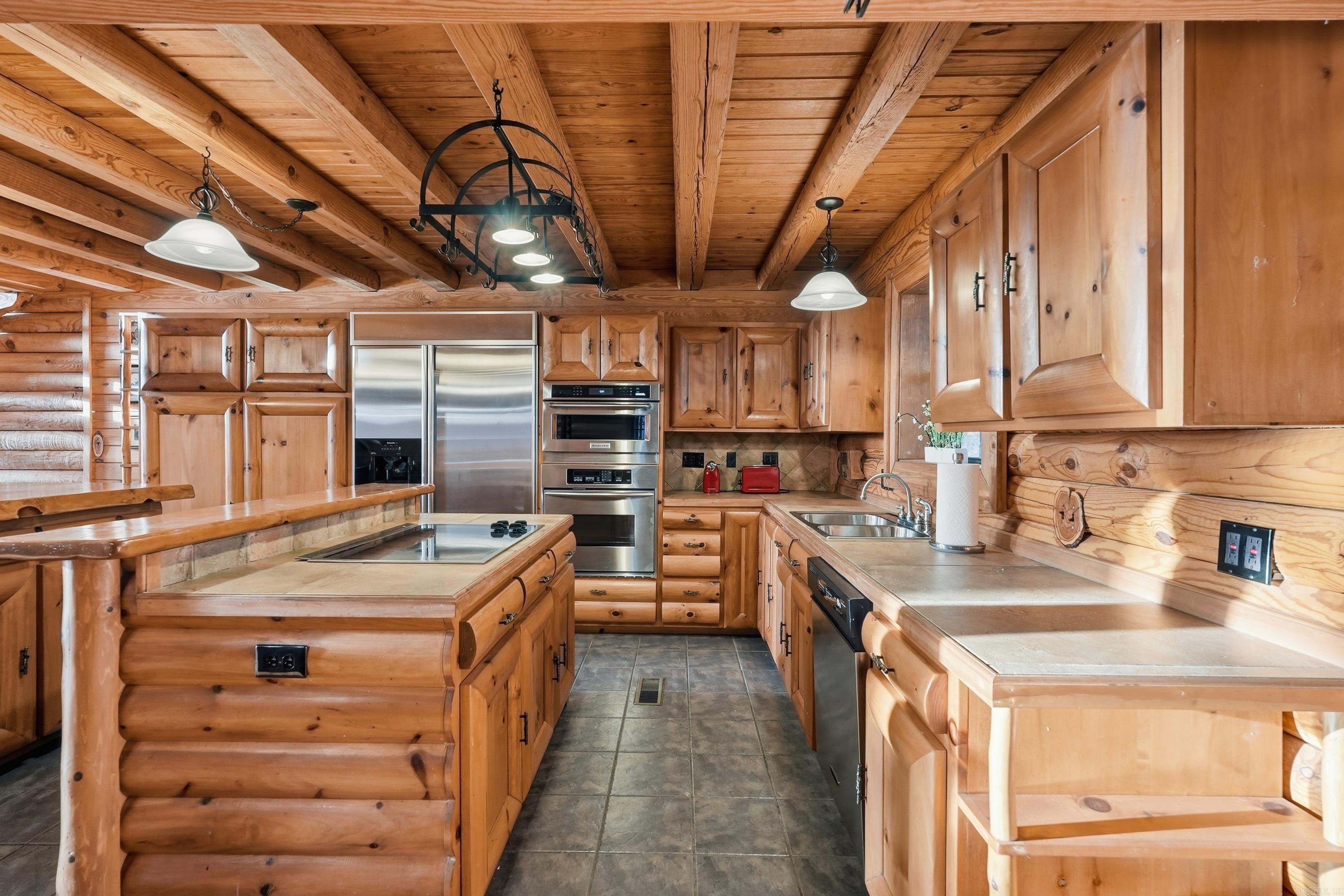 780 Watersedge Dr.  Edgemont, AR