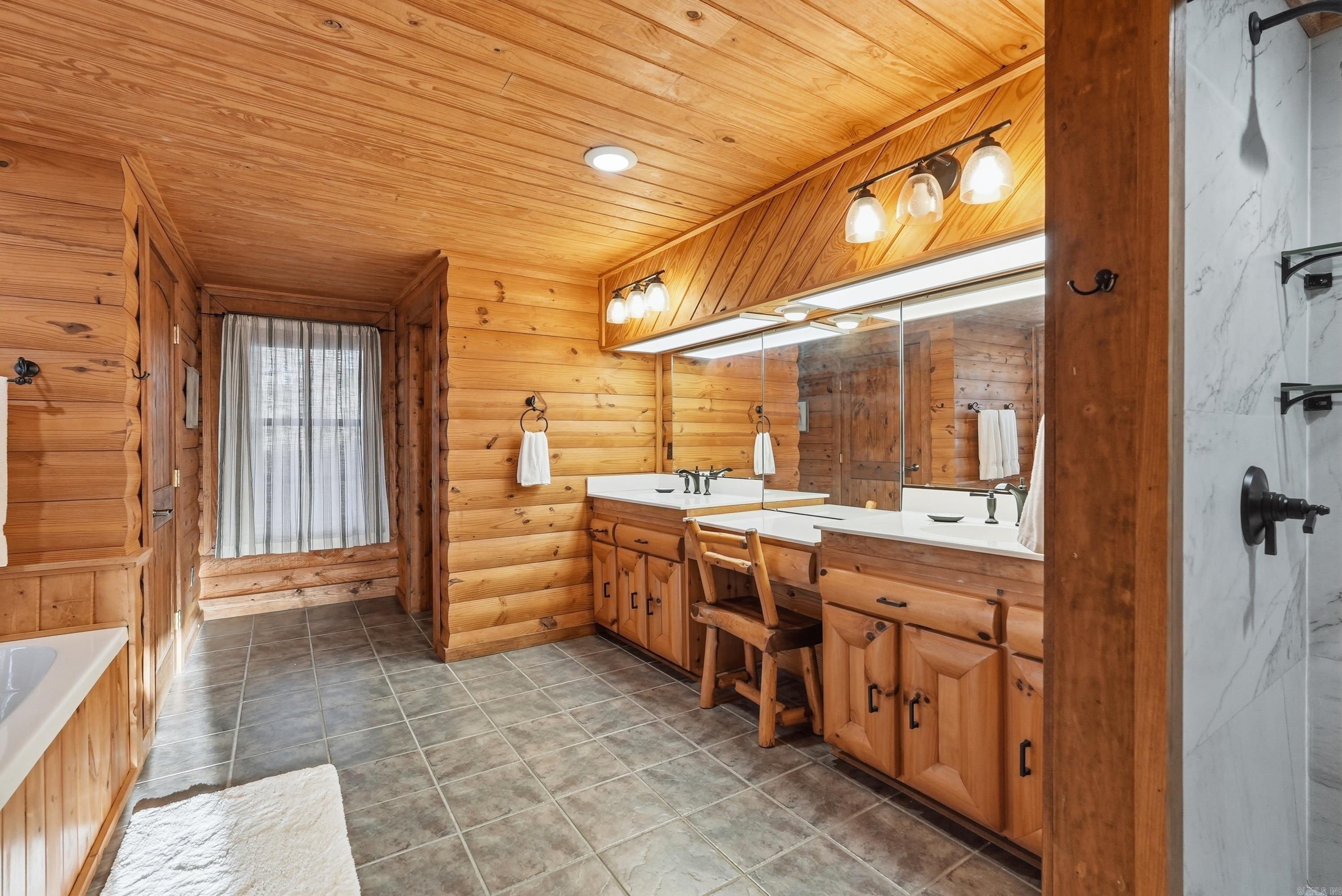 780 Watersedge Dr.  Edgemont, AR