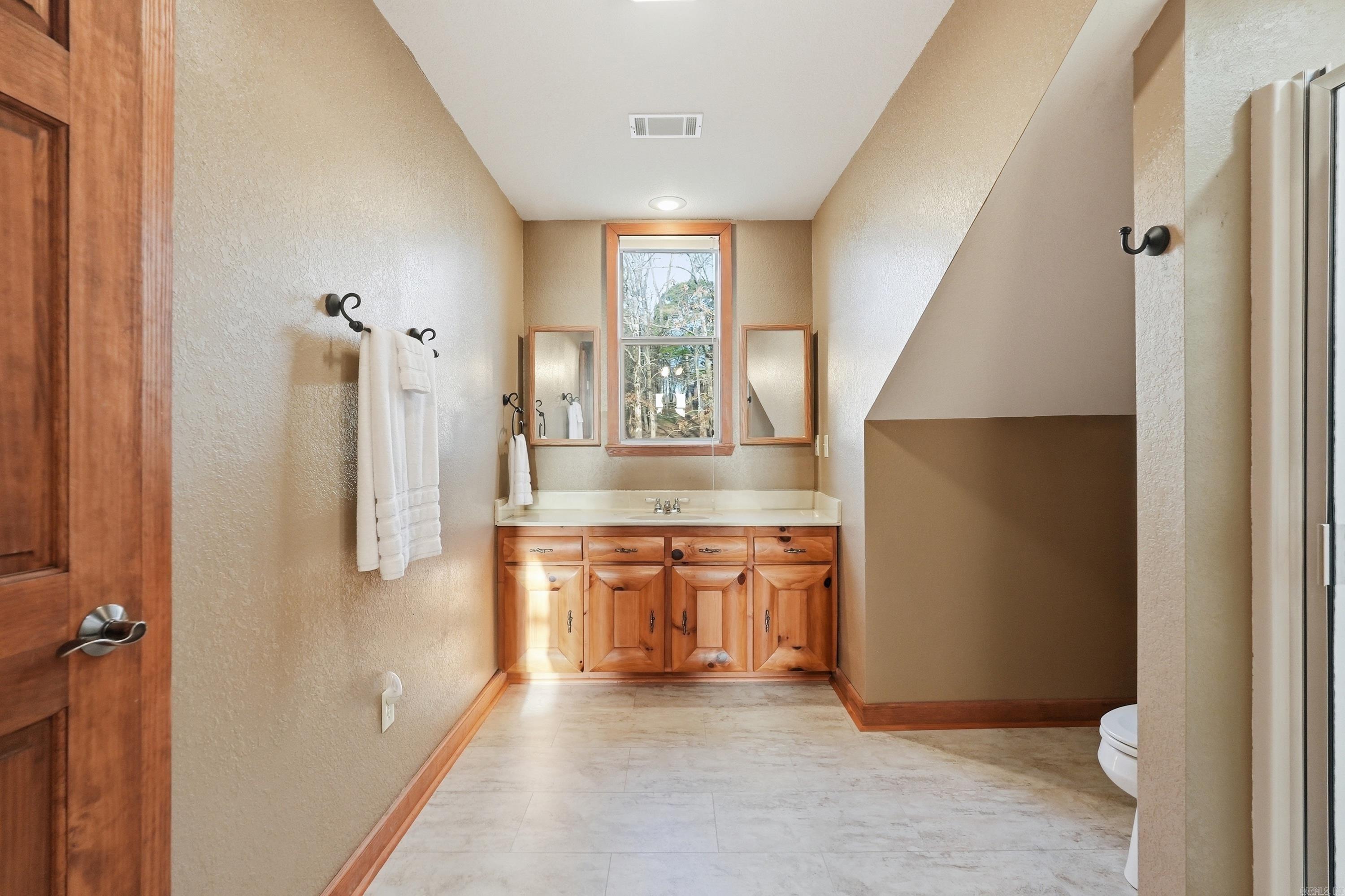 780 Watersedge Dr.  Edgemont, AR