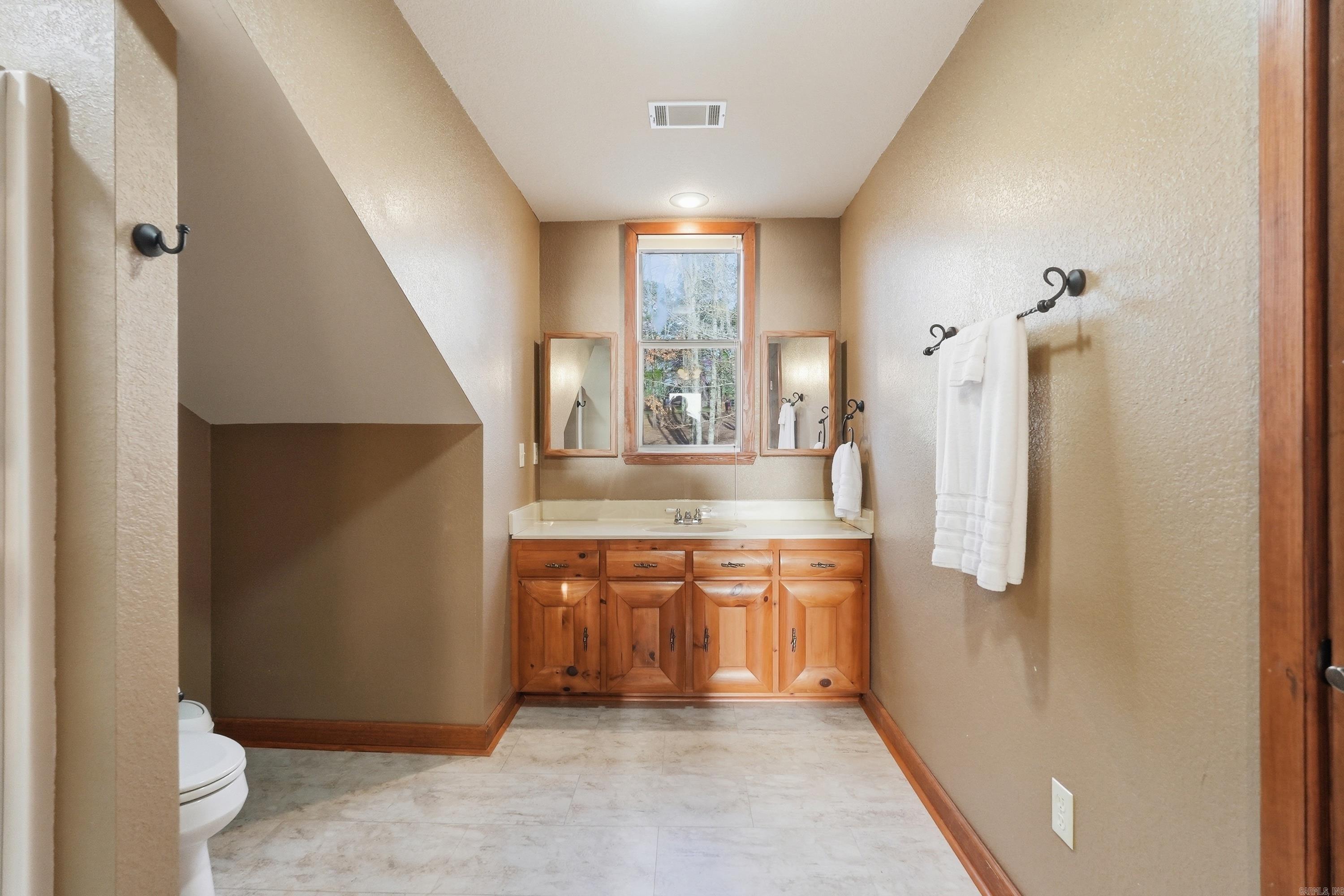 780 Watersedge Dr.  Edgemont, AR