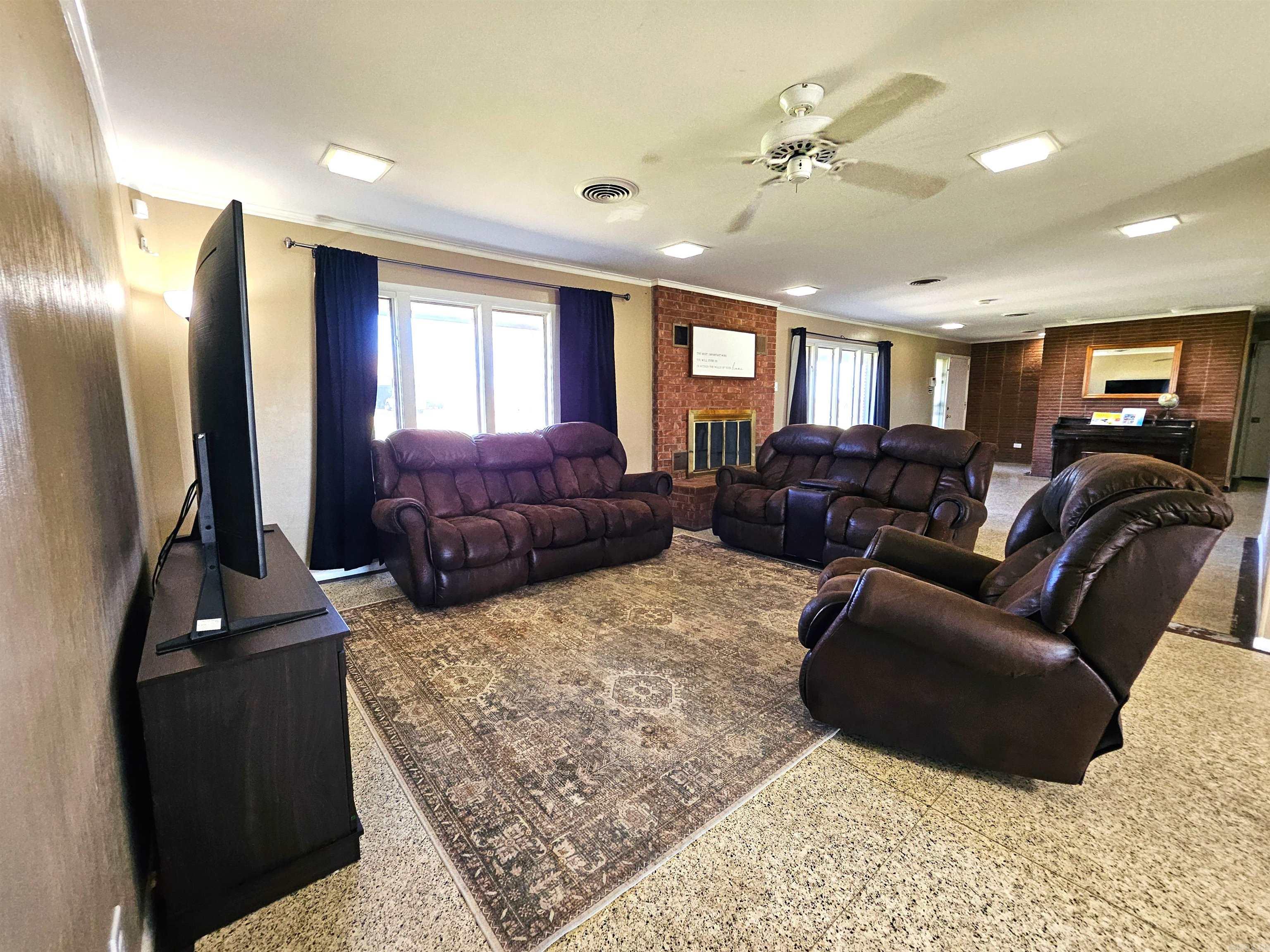 531 Henderson  Coy, AR