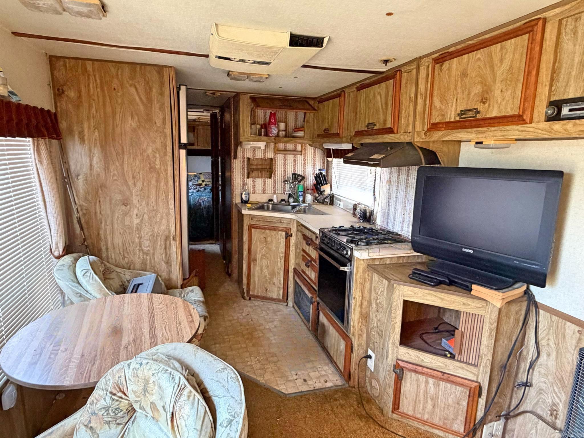 000 Arrowhead Ln.  Mountain View, AR