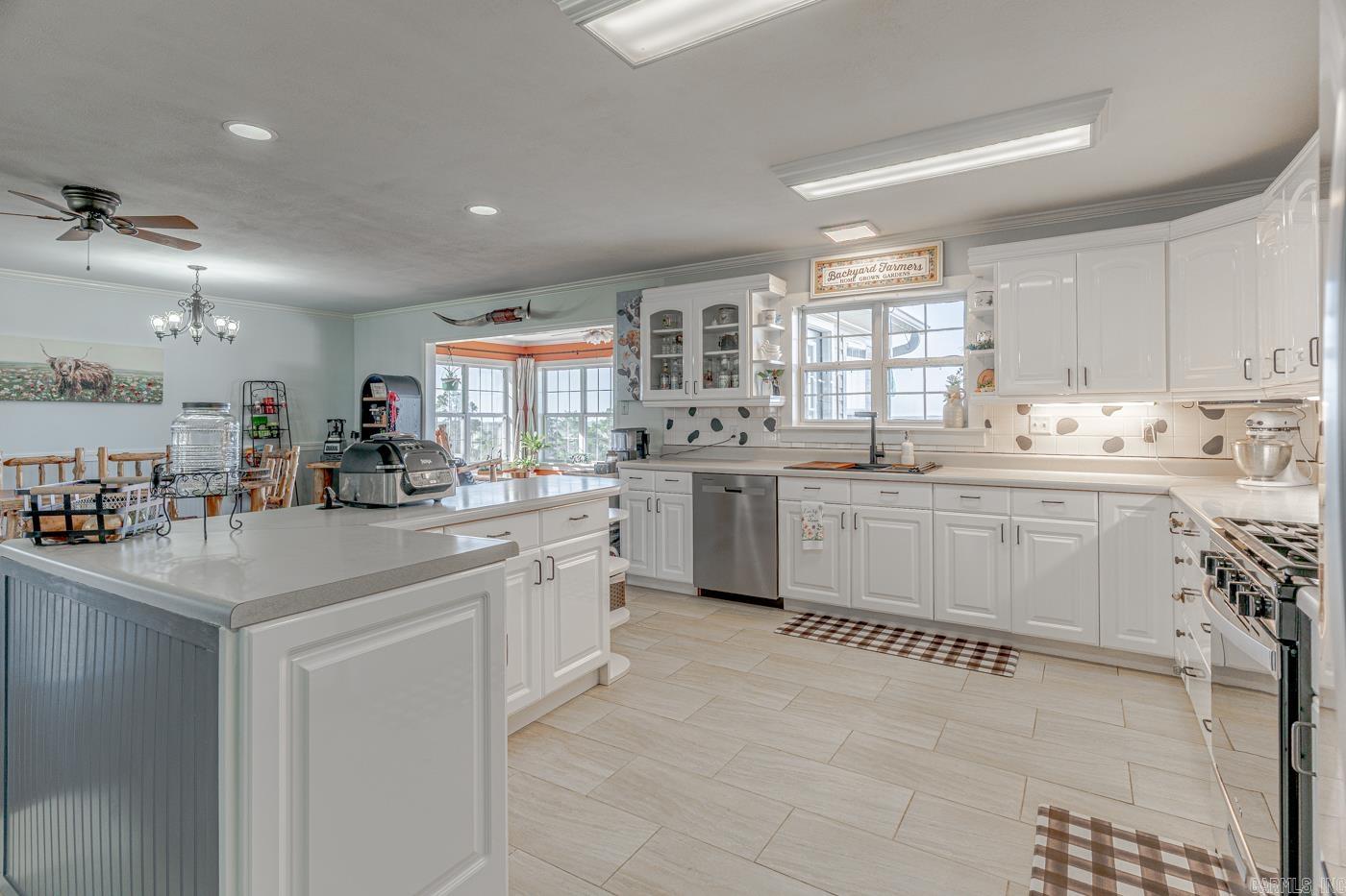 3567 Pitcher Hill Rd  Mountain View, AR