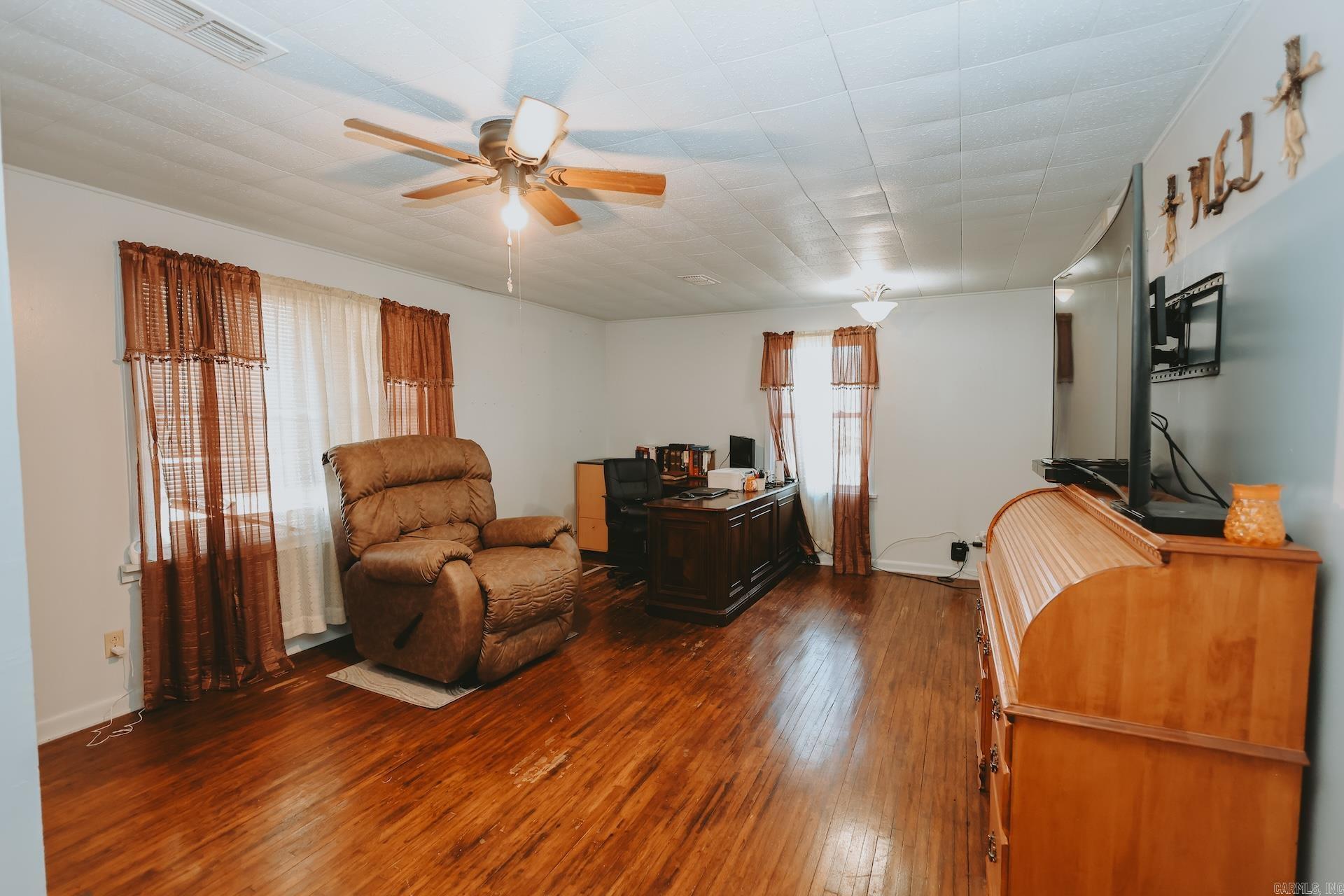 5918 HWY 8 E  Mena, AR