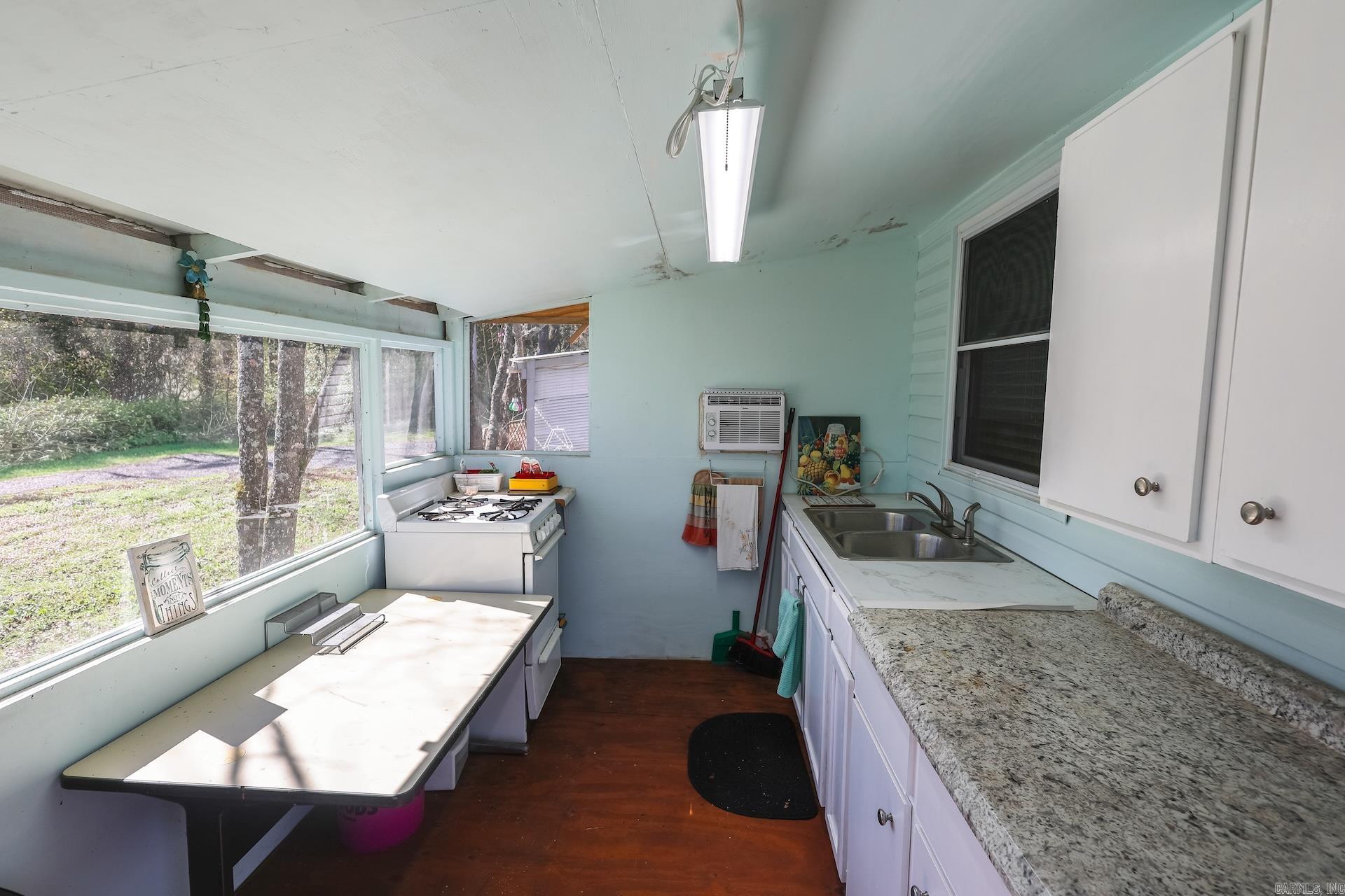 5918 HWY 8 E  Mena, AR