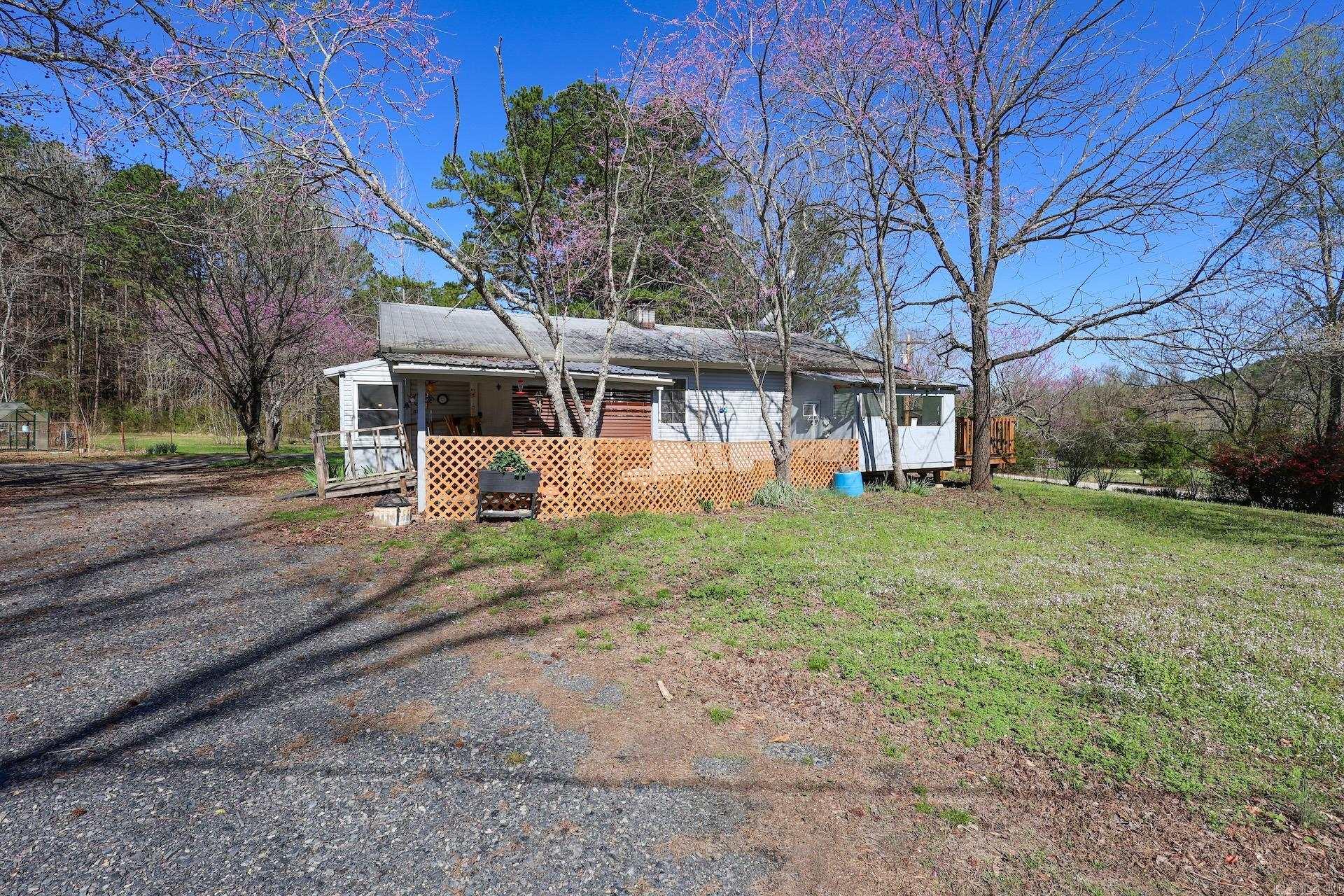 5918 HWY 8 E  Mena, AR