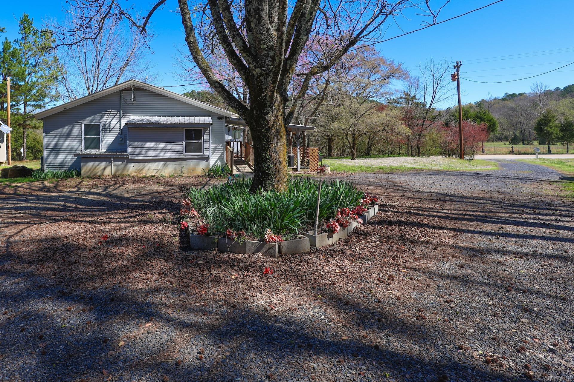 5918 HWY 8 E  Mena, AR