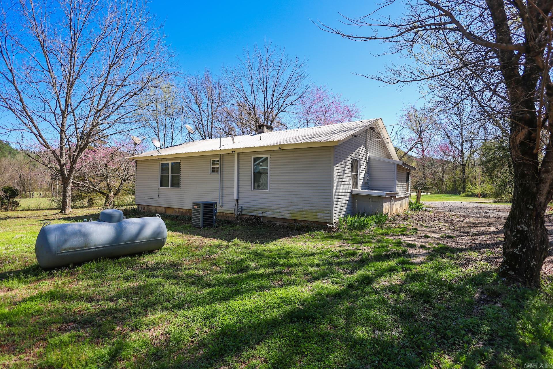 5918 HWY 8 E  Mena, AR