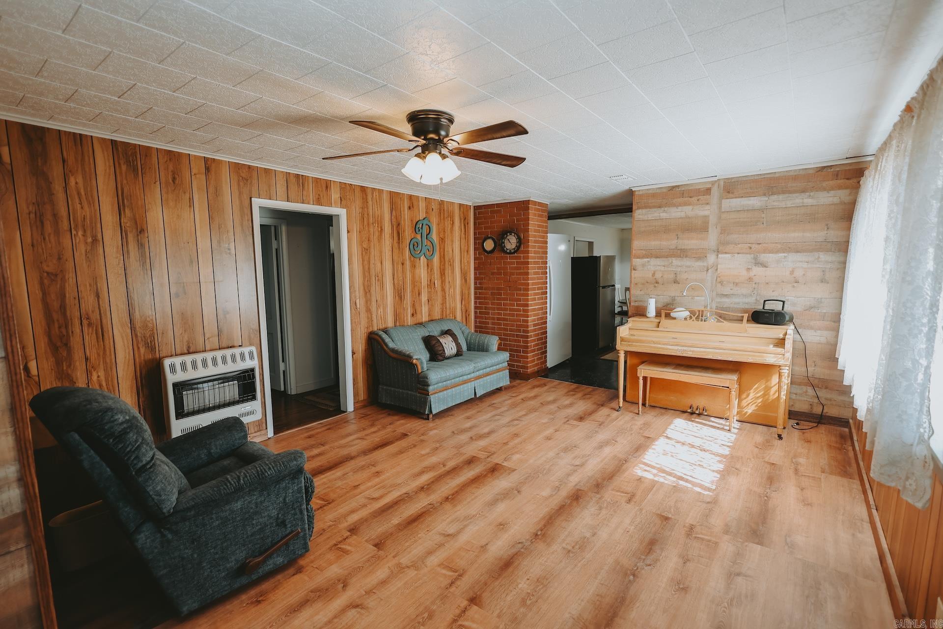 5918 HWY 8 E  Mena, AR