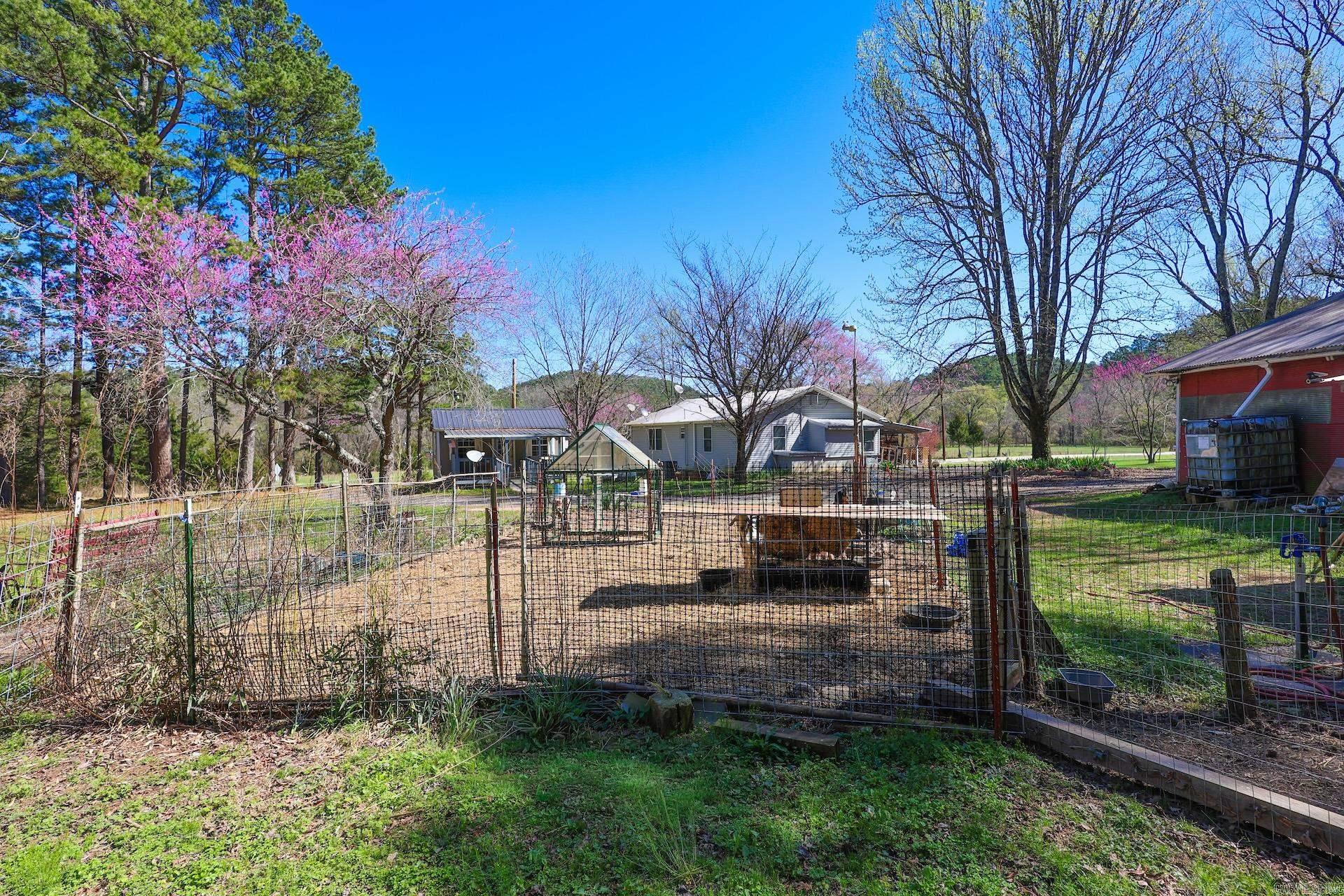 5918 HWY 8 E  Mena, AR