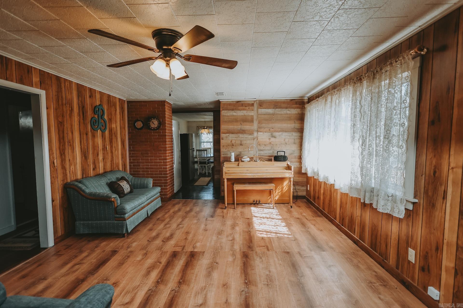 5918 HWY 8 E  Mena, AR