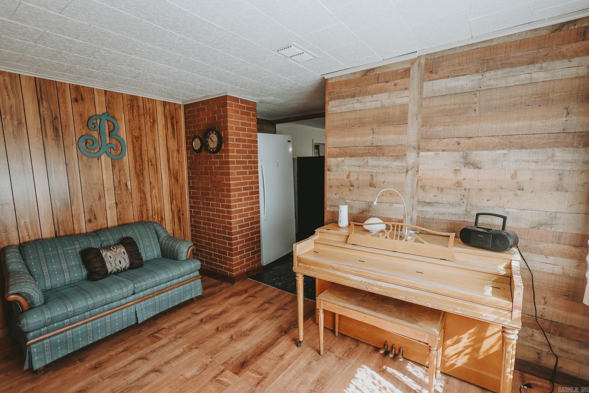 5918 HWY 8 E  Mena, AR