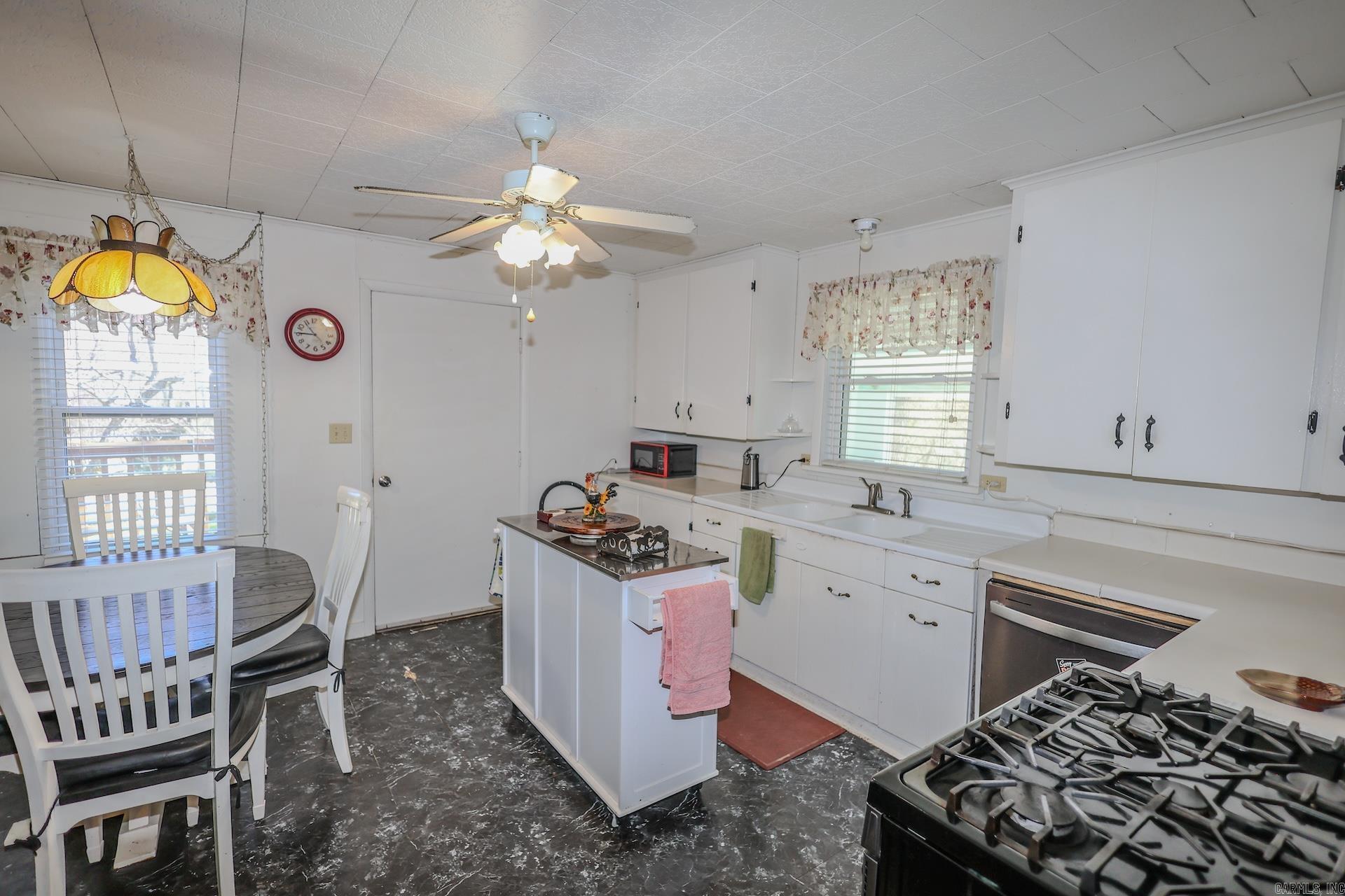 5918 HWY 8 E  Mena, AR