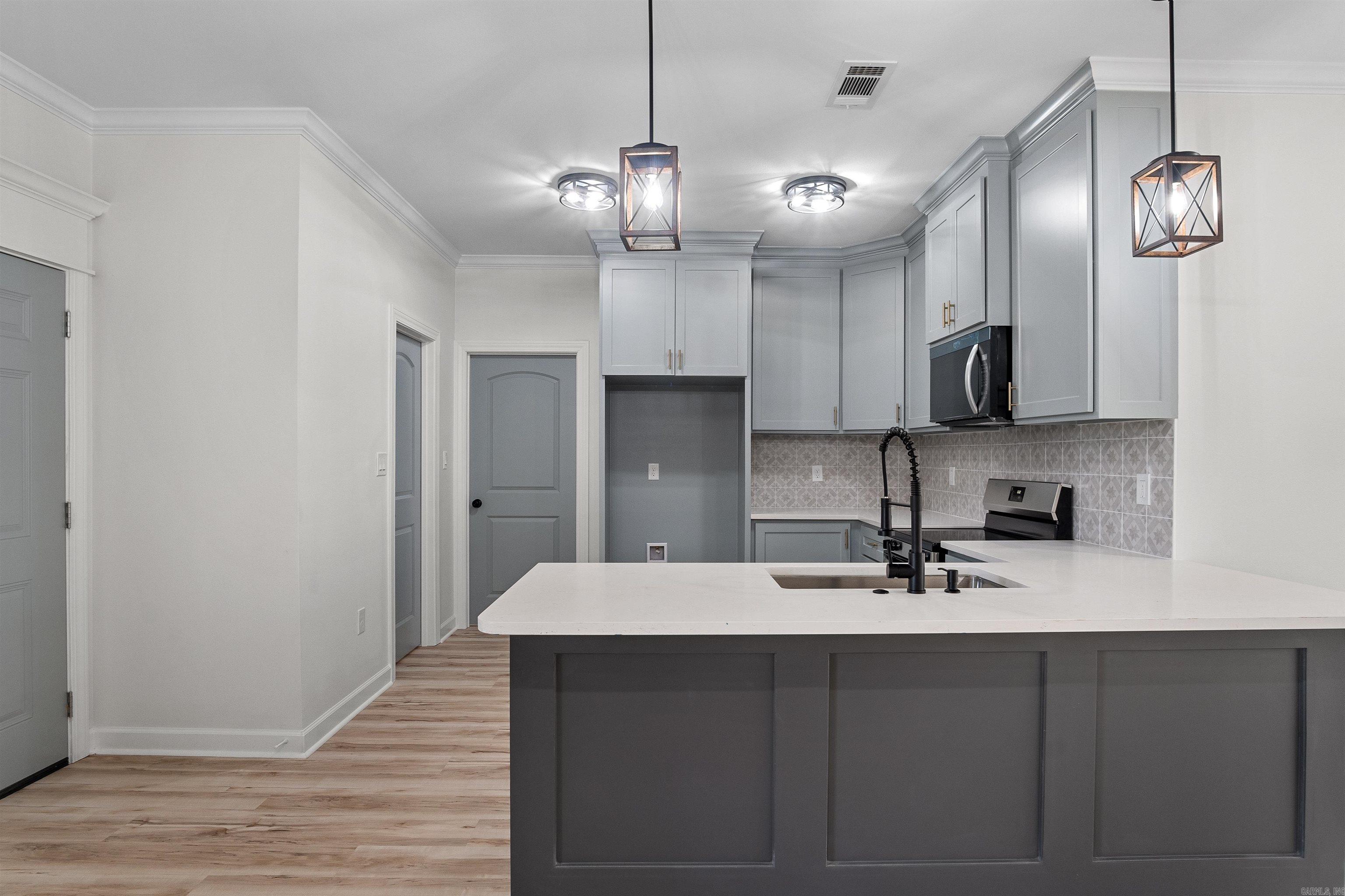 516 Madeleine  Austin, AR