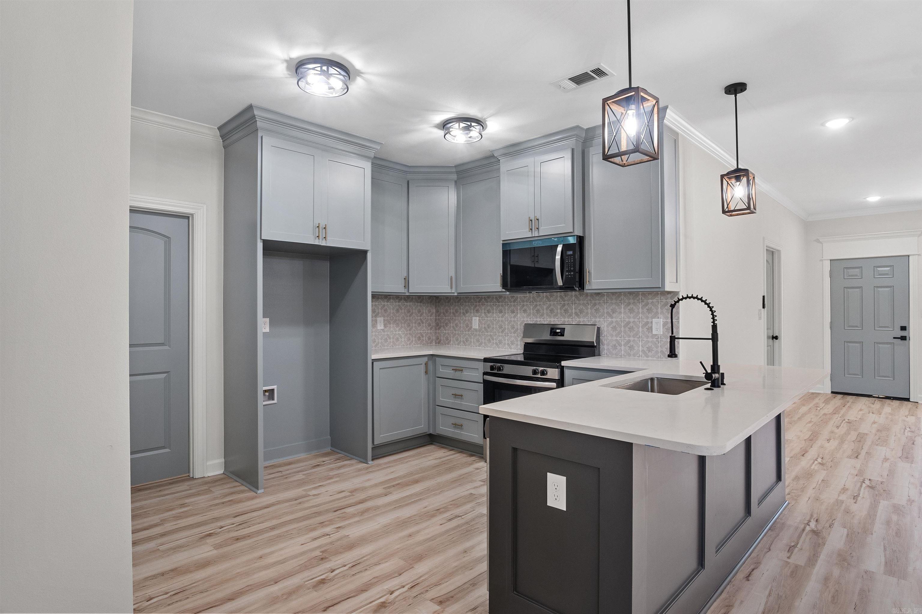 516 Madeleine  Austin, AR