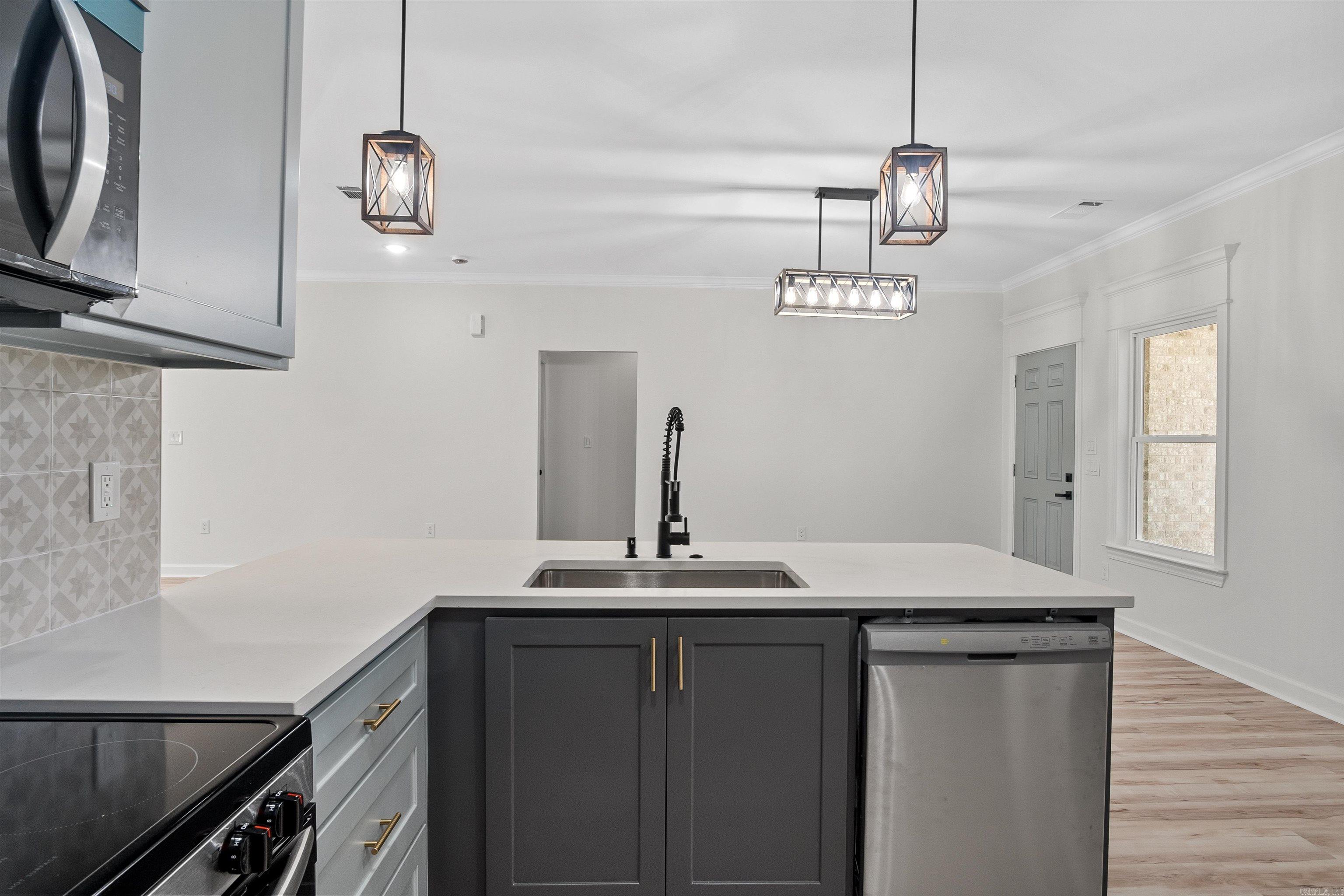 516 Madeleine  Austin, AR