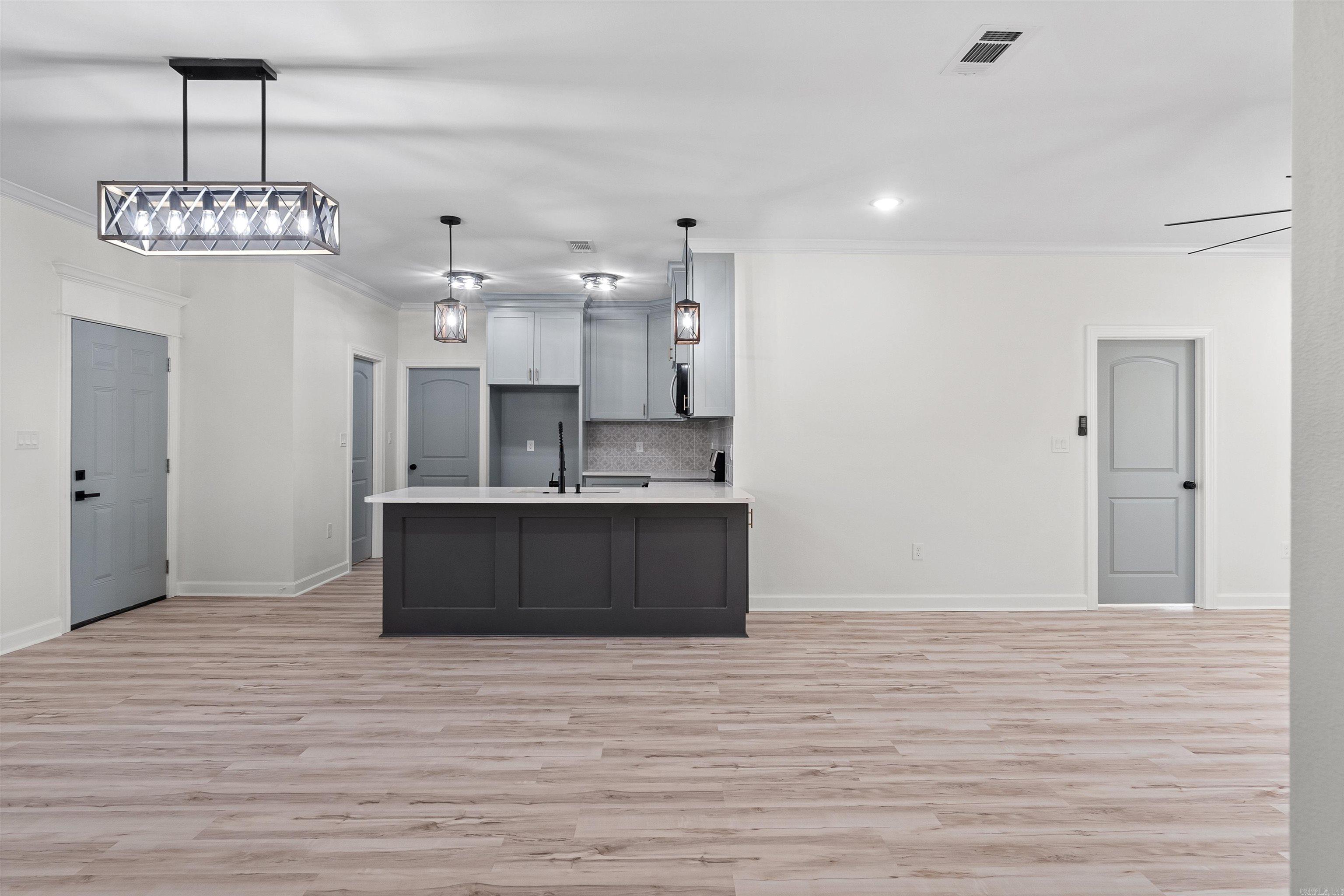 516 Madeleine  Austin, AR