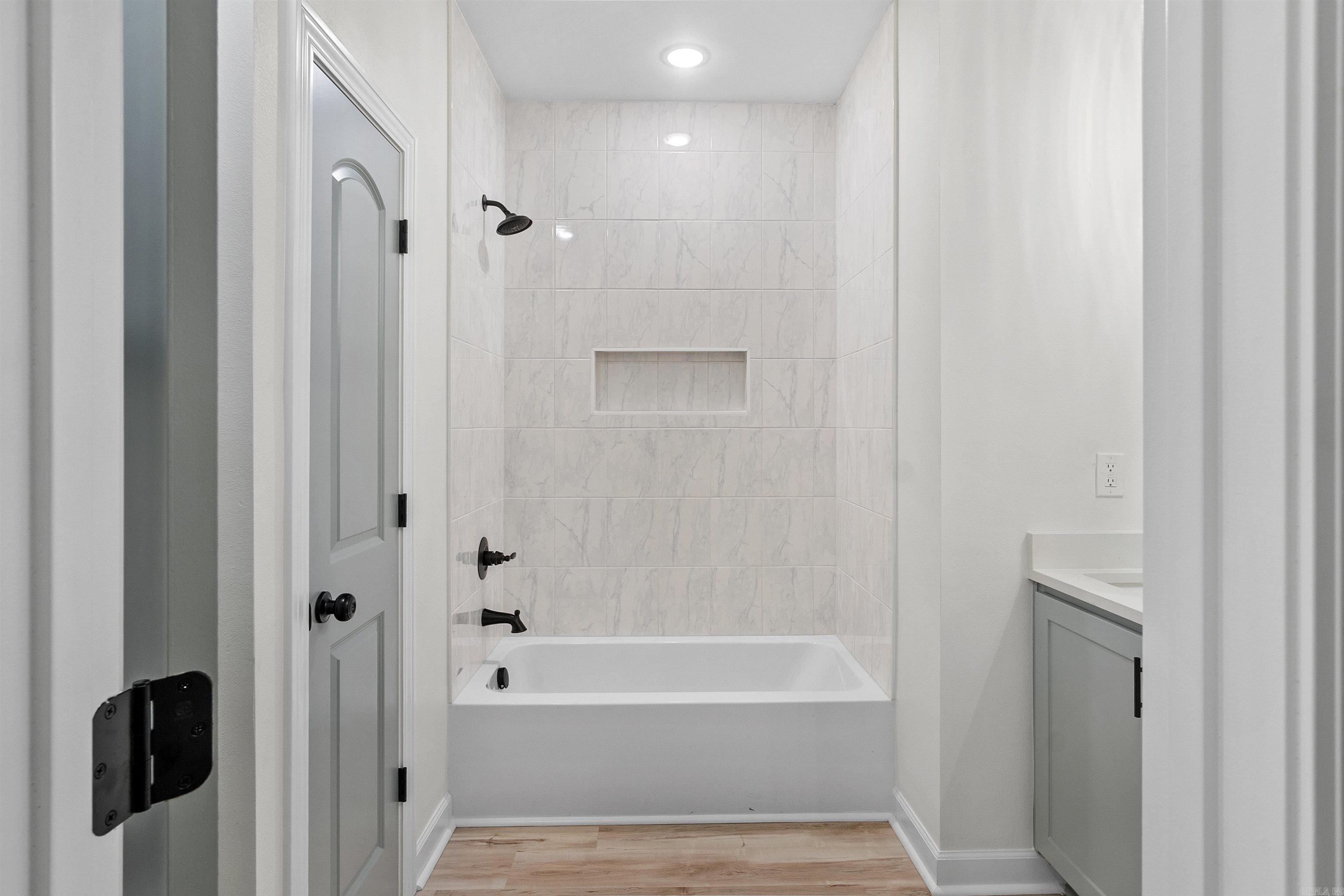 516 Madeleine  Austin, AR