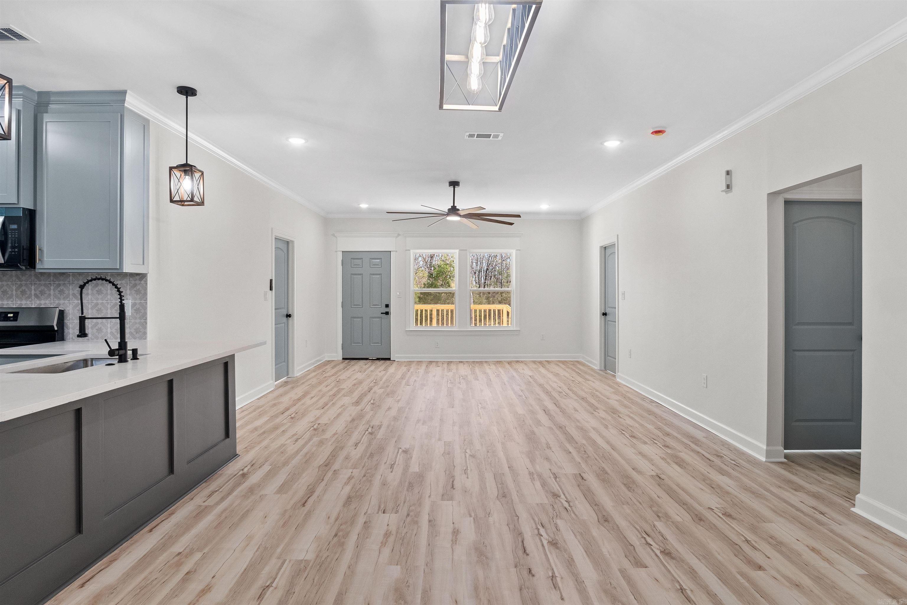 516 Madeleine  Austin, AR