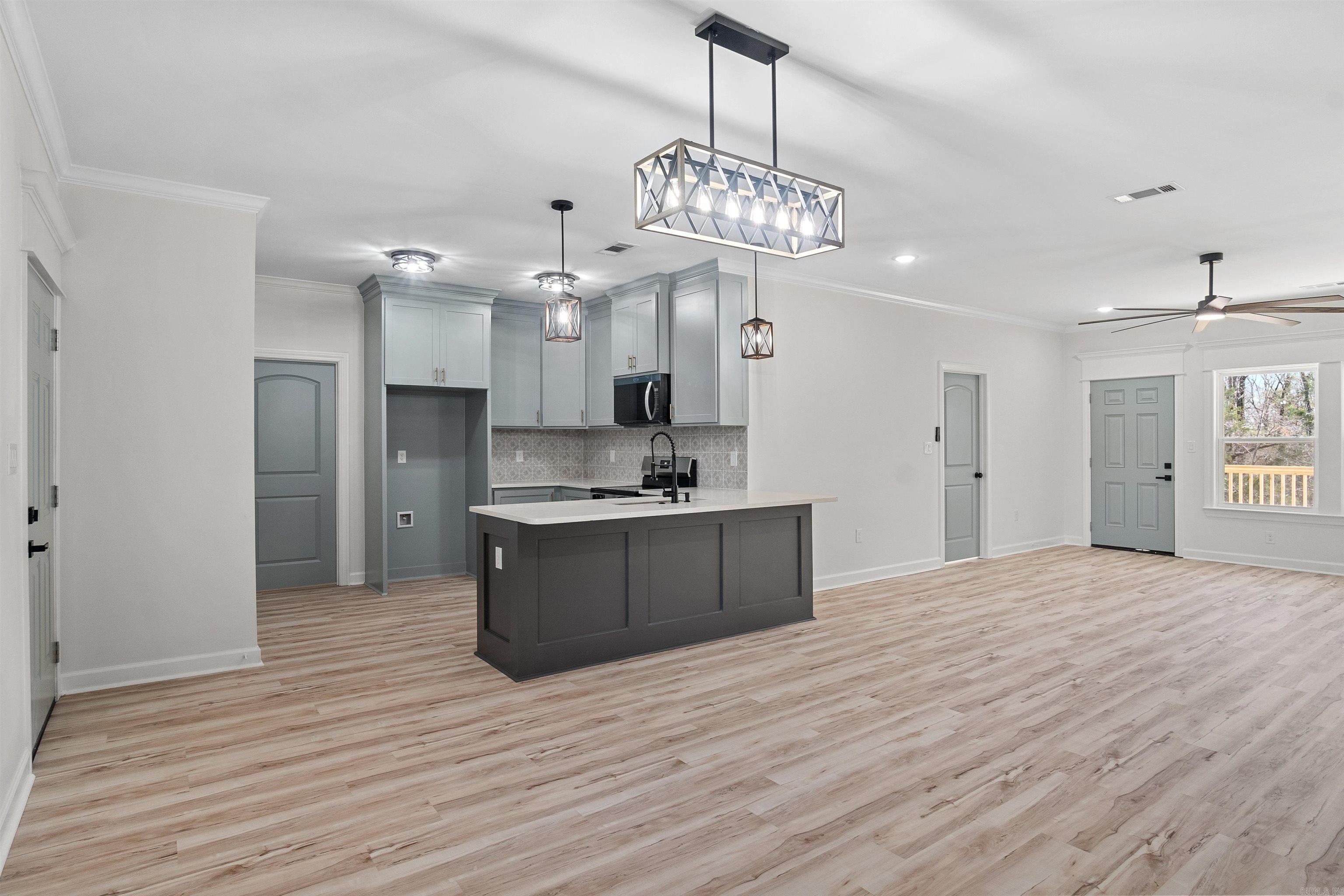 516 Madeleine  Austin, AR