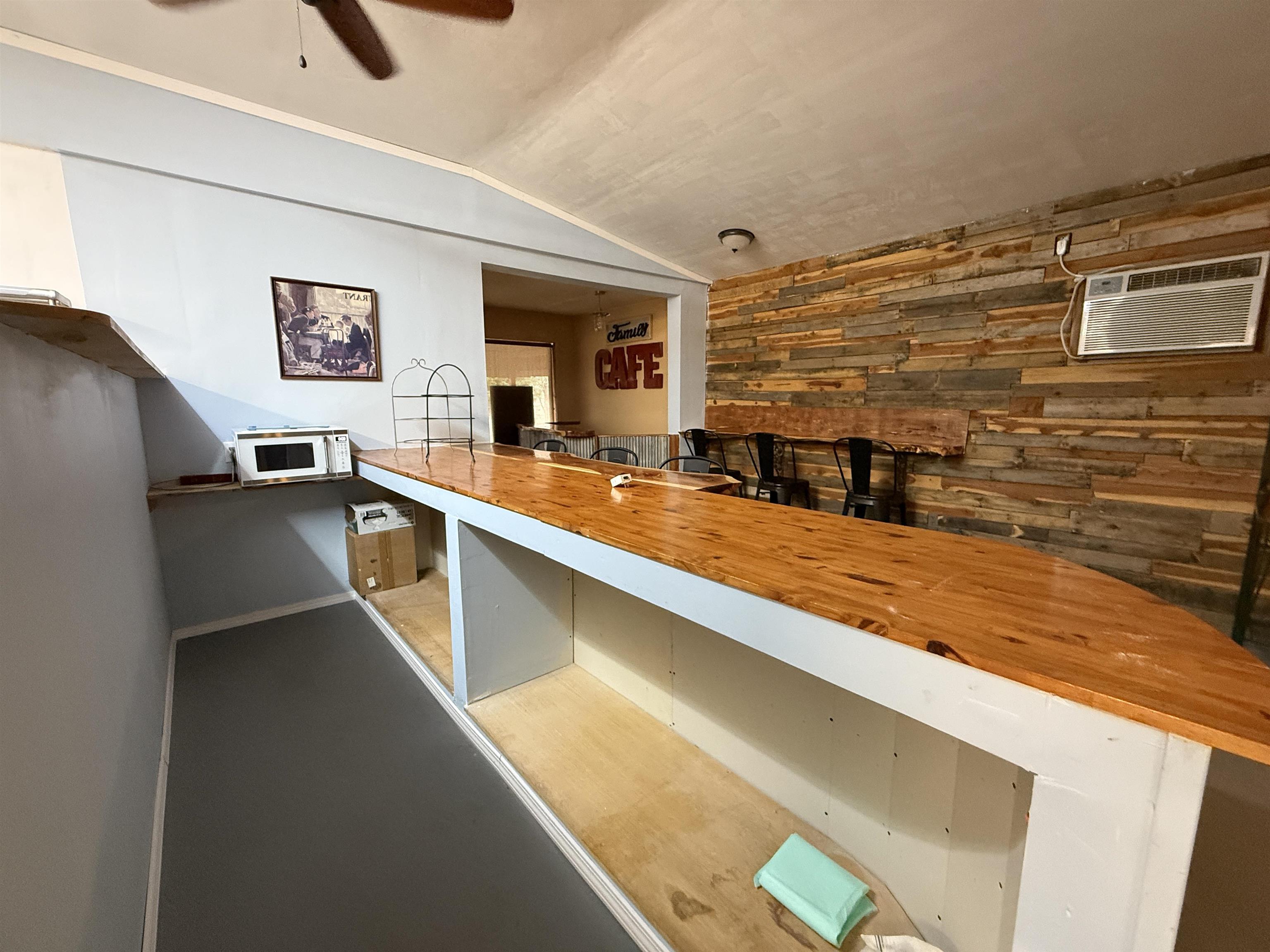 214 E Main  Hardy, AR