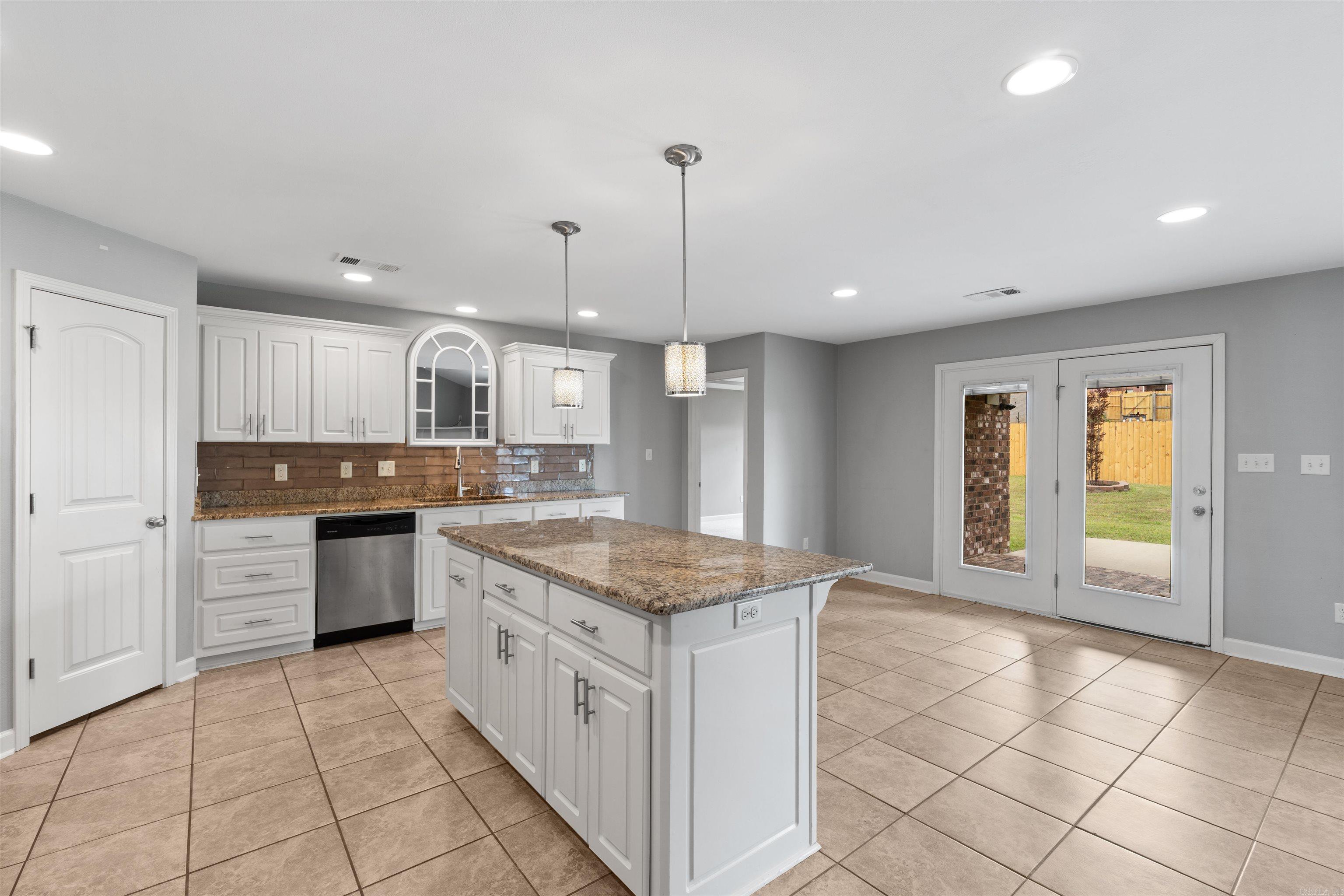 5501 Aviator Drive Jacksonville, AR 72076