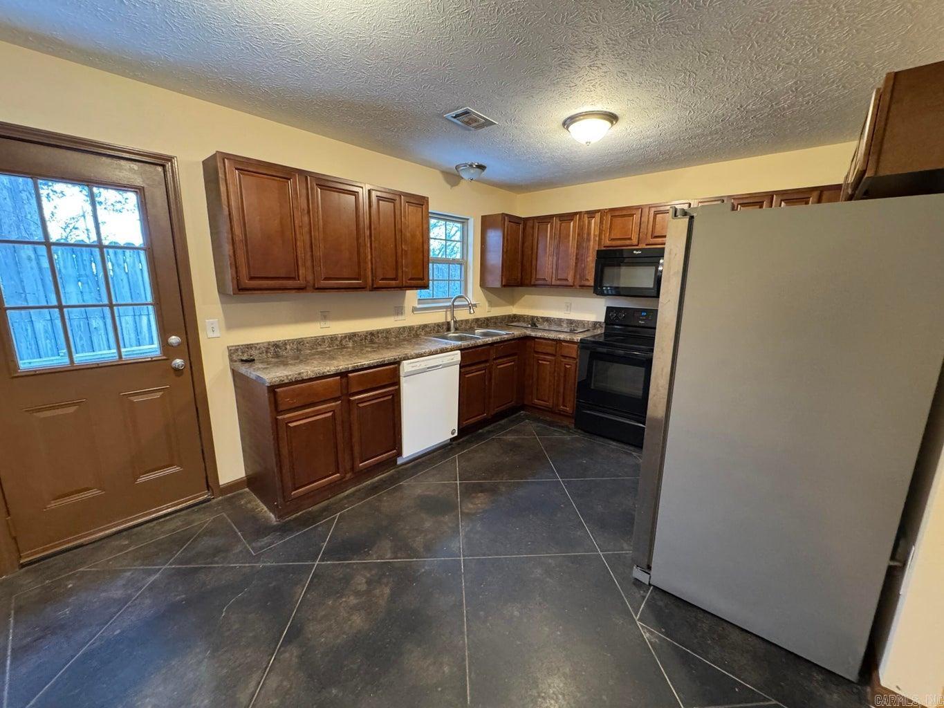 40 Southstone  Southside, AR