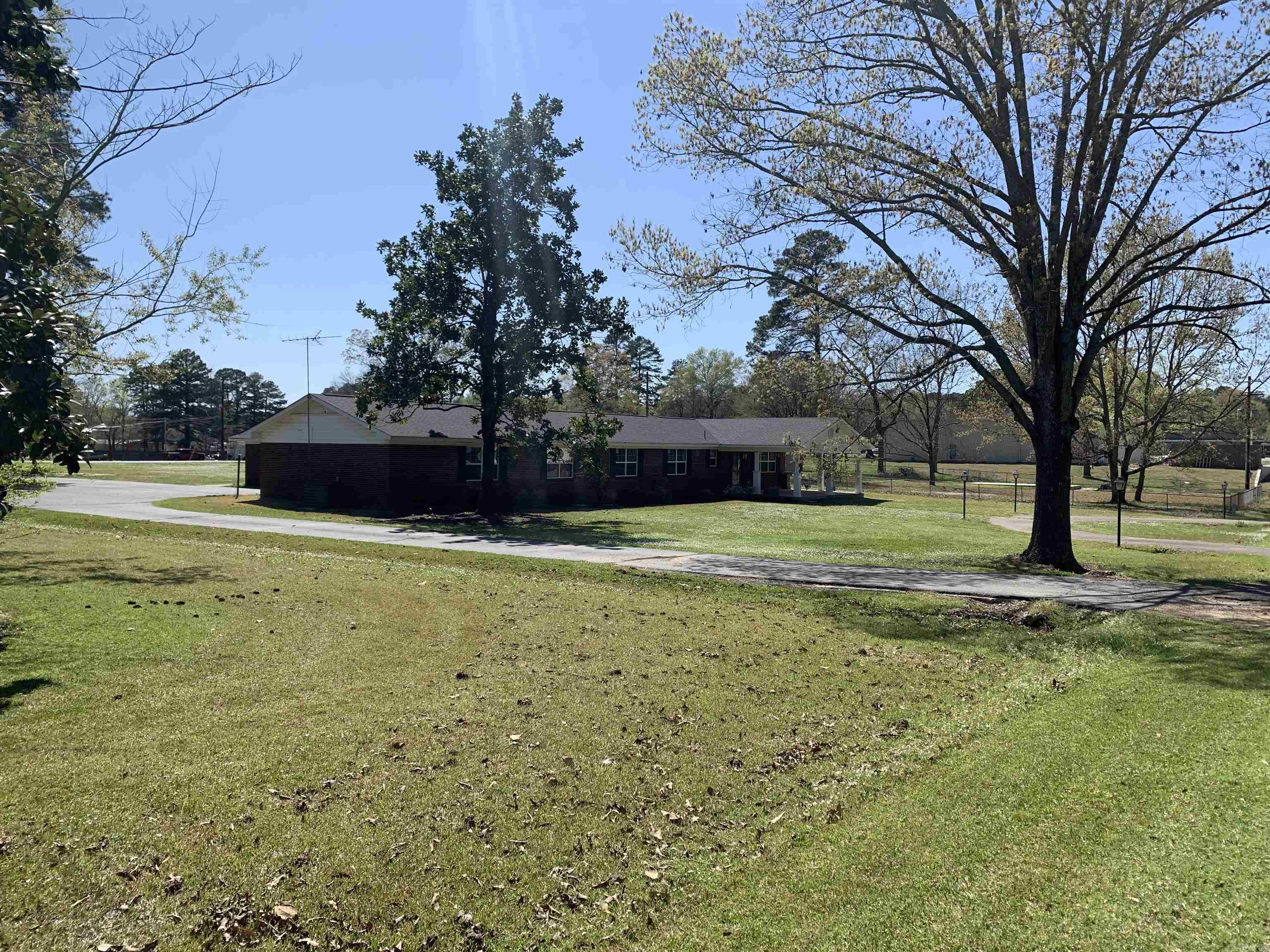 108 E Victory  Star City, AR