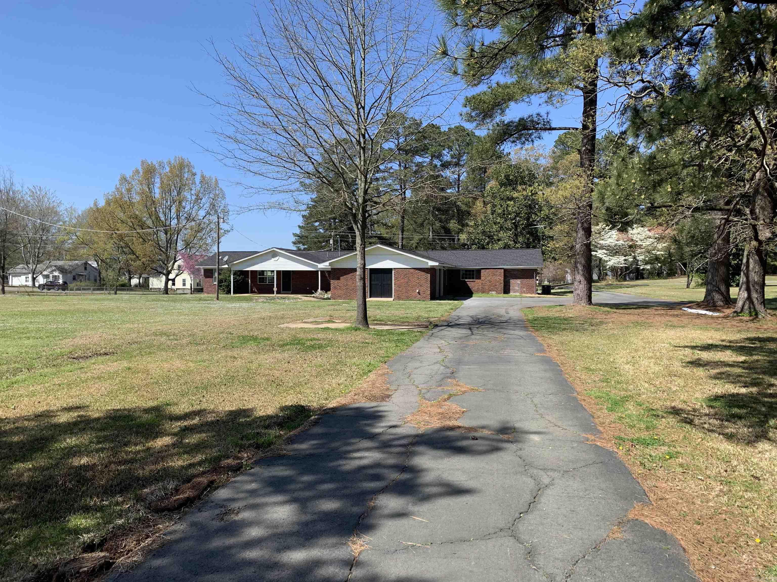 108 E Victory  Star City, AR