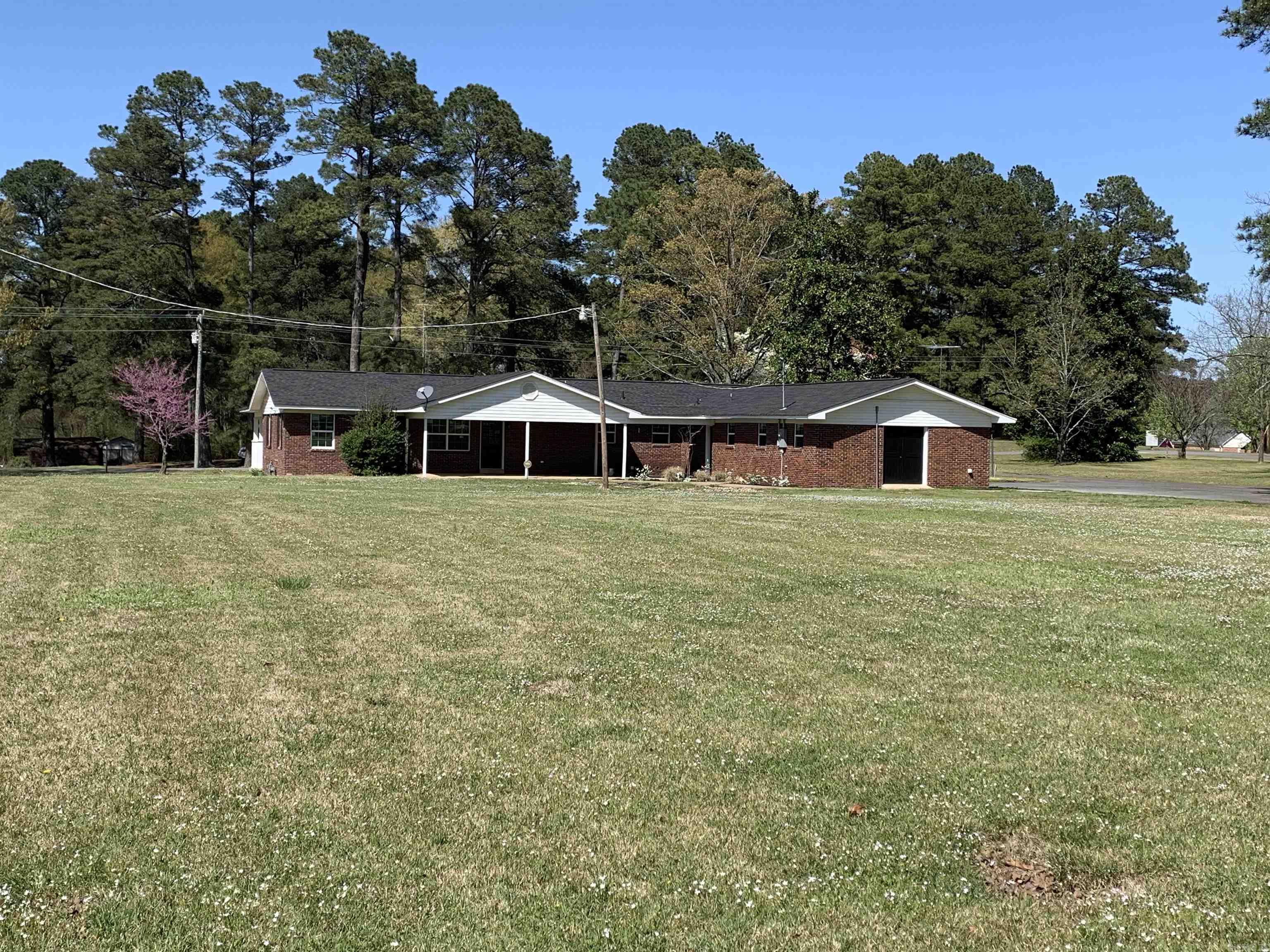 108 E Victory  Star City, AR