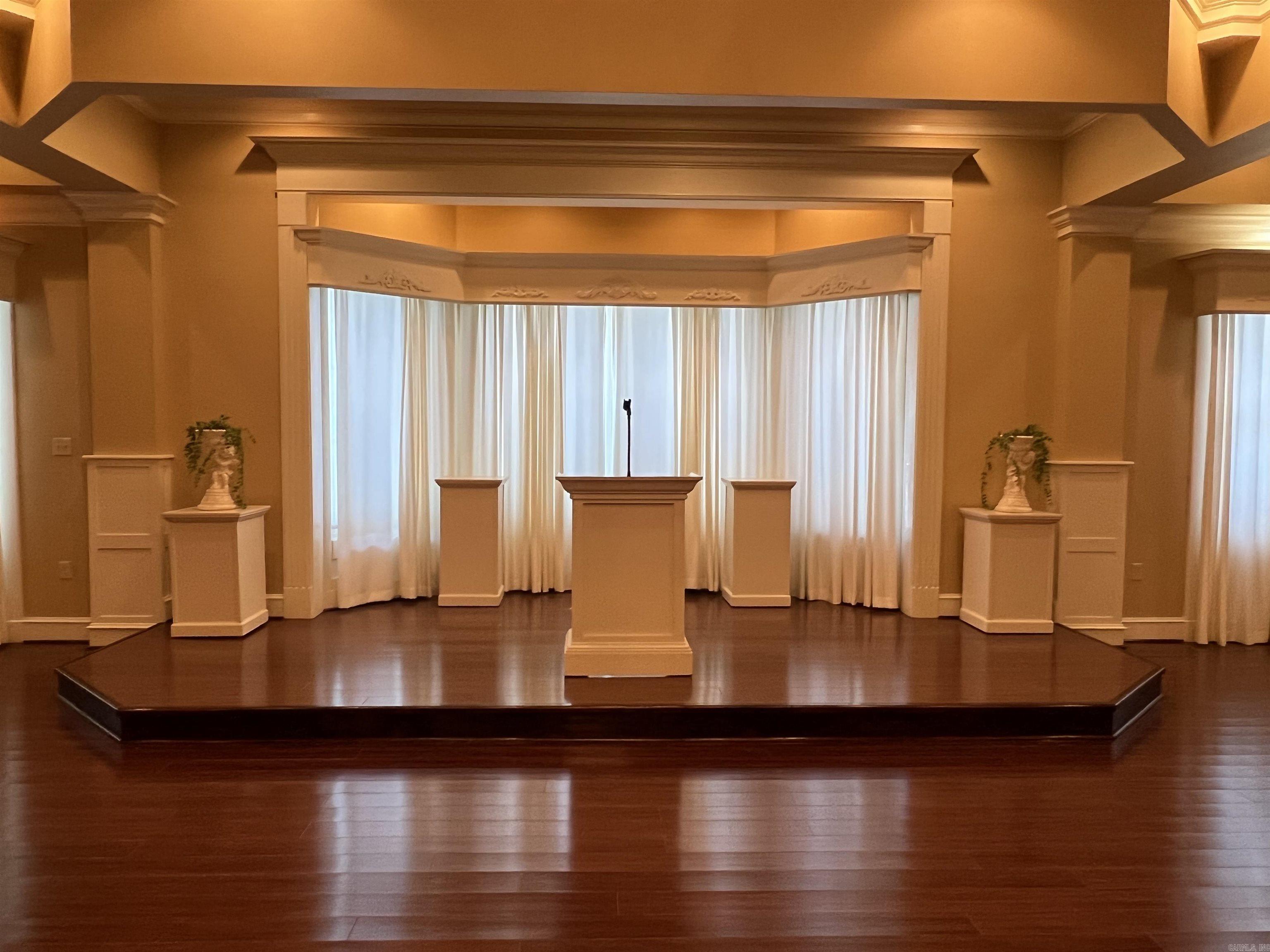 2005 N Main  North Little Rock, AR