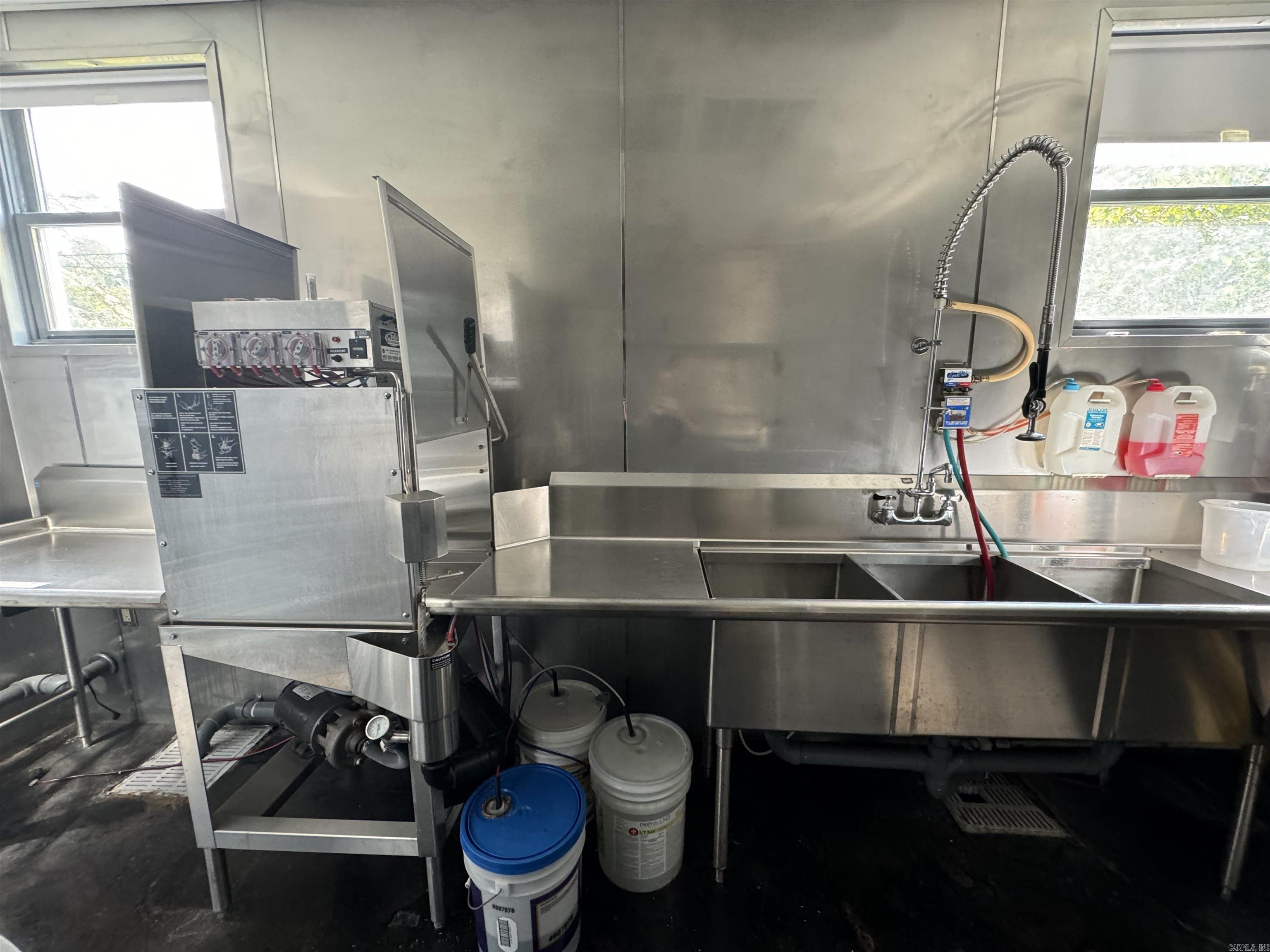 2005 N Main  North Little Rock, AR