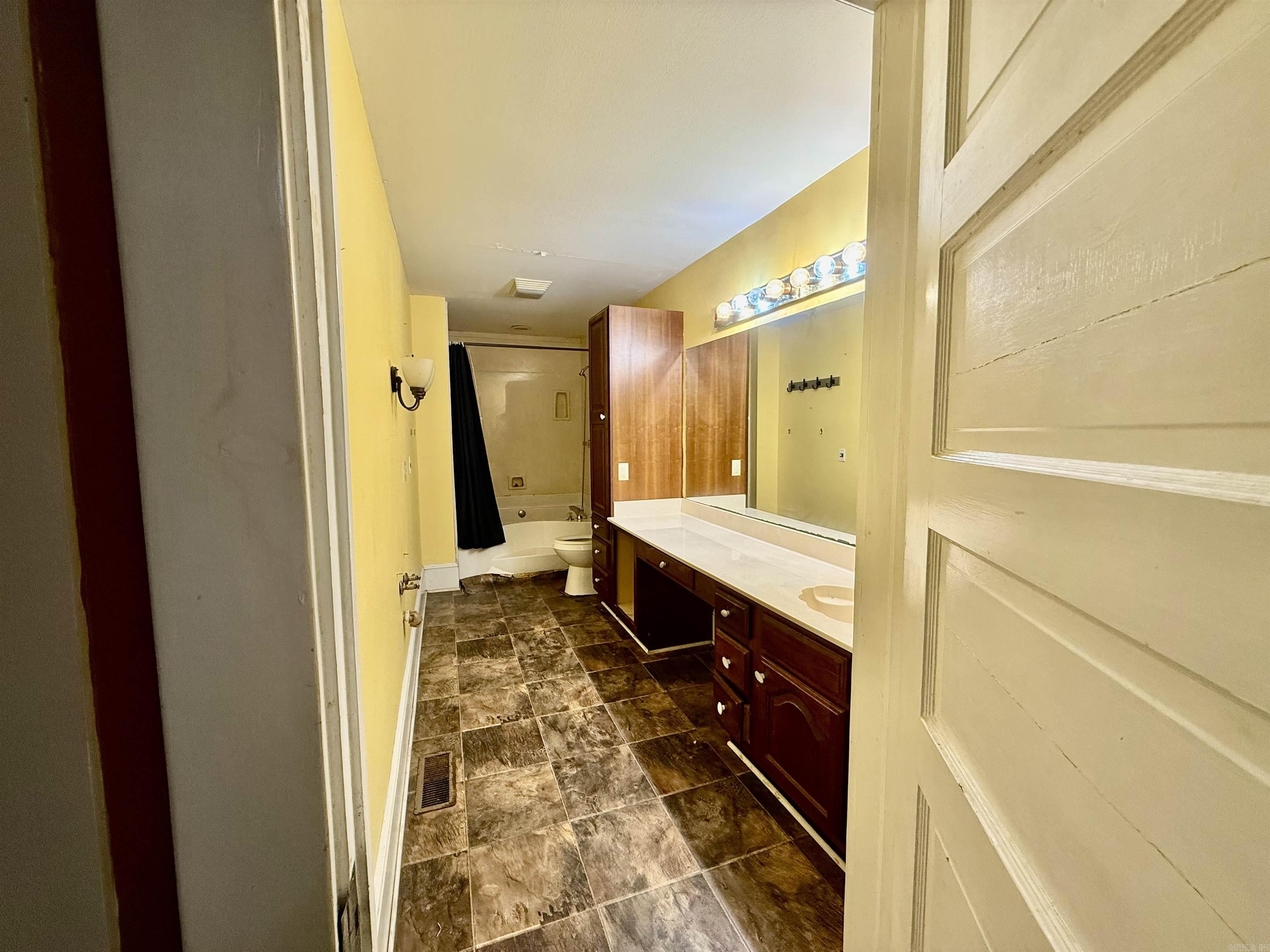 1087 E College  Batesville, AR