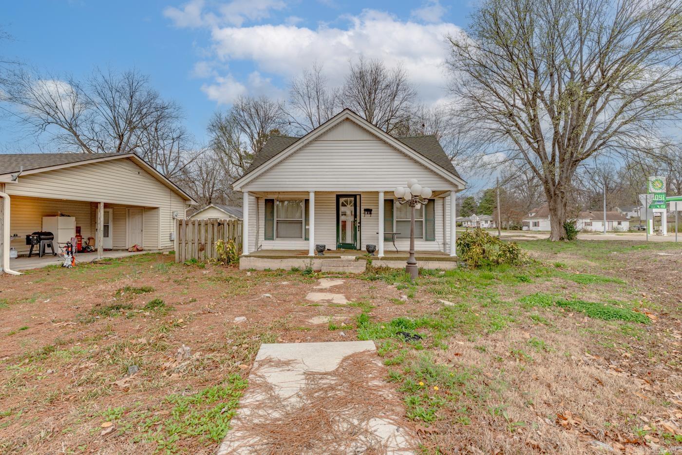 611 W Jackson  Piggott, AR