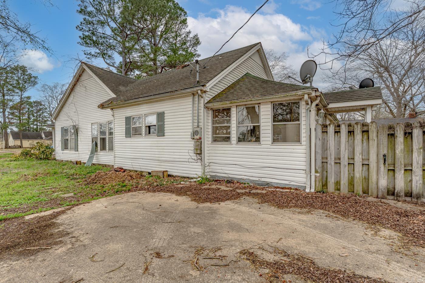 611 W Jackson  Piggott, AR