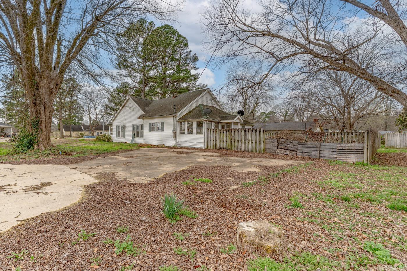 611 W Jackson  Piggott, AR