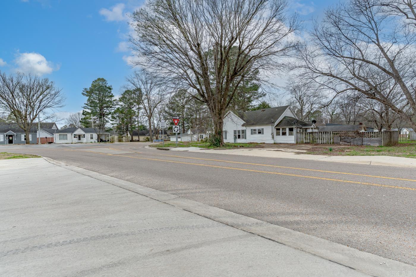 611 W Jackson  Piggott, AR