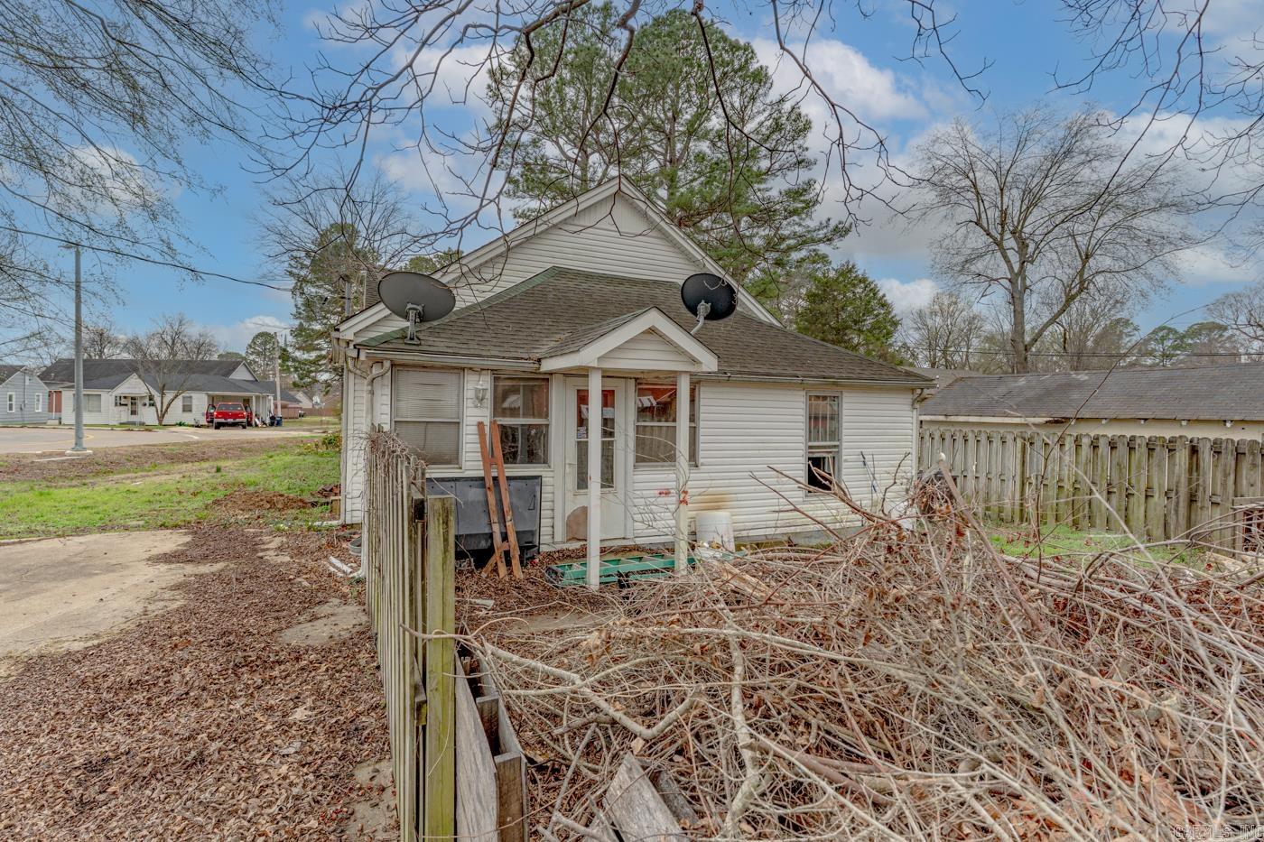 611 W Jackson  Piggott, AR