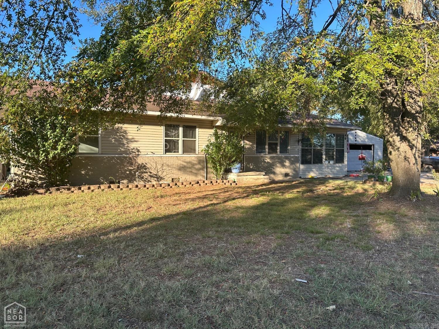 48 Ellington  Magazine, AR