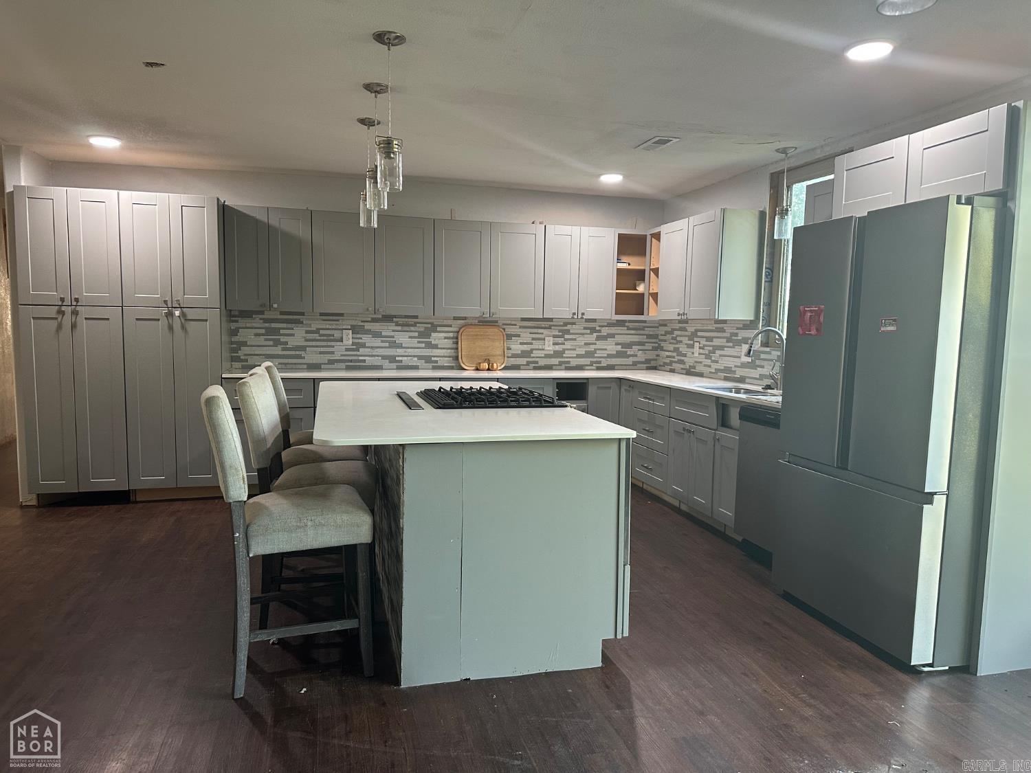 48 Ellington  Magazine, AR