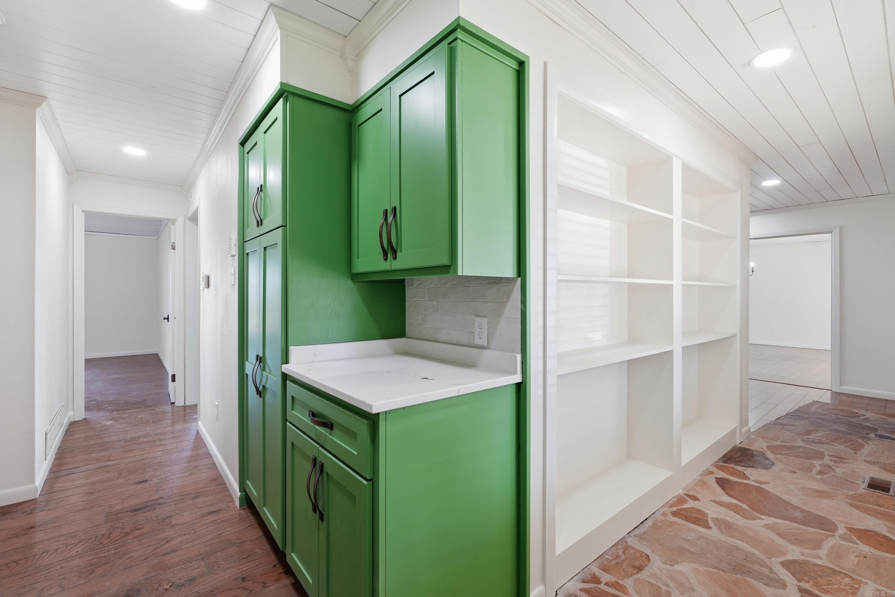 265 Pine Hill  Fairfield Bay, AR