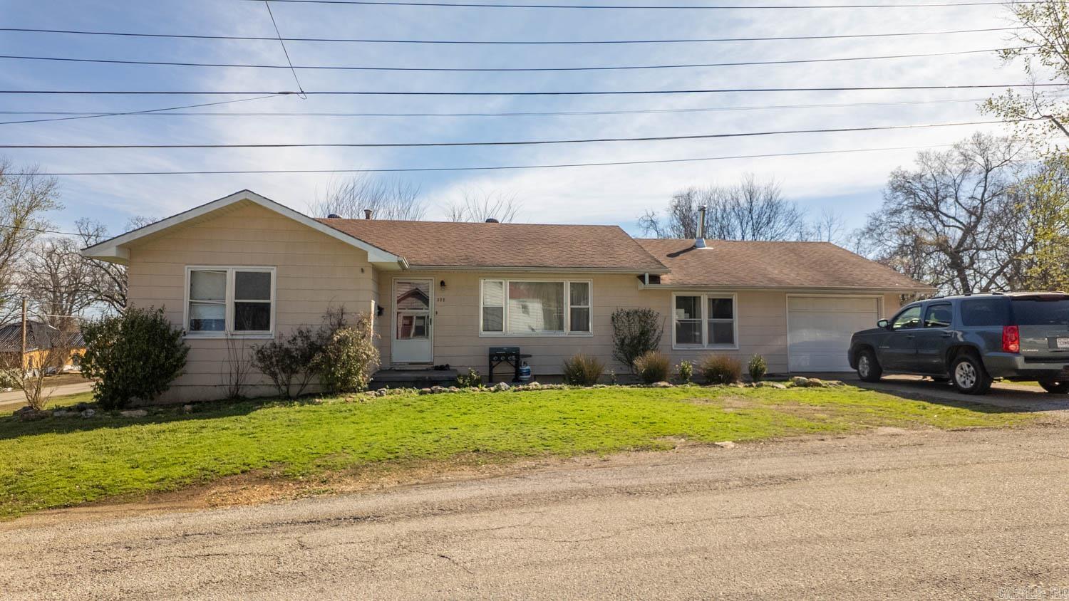322 N 9th Street  Thayer, MO