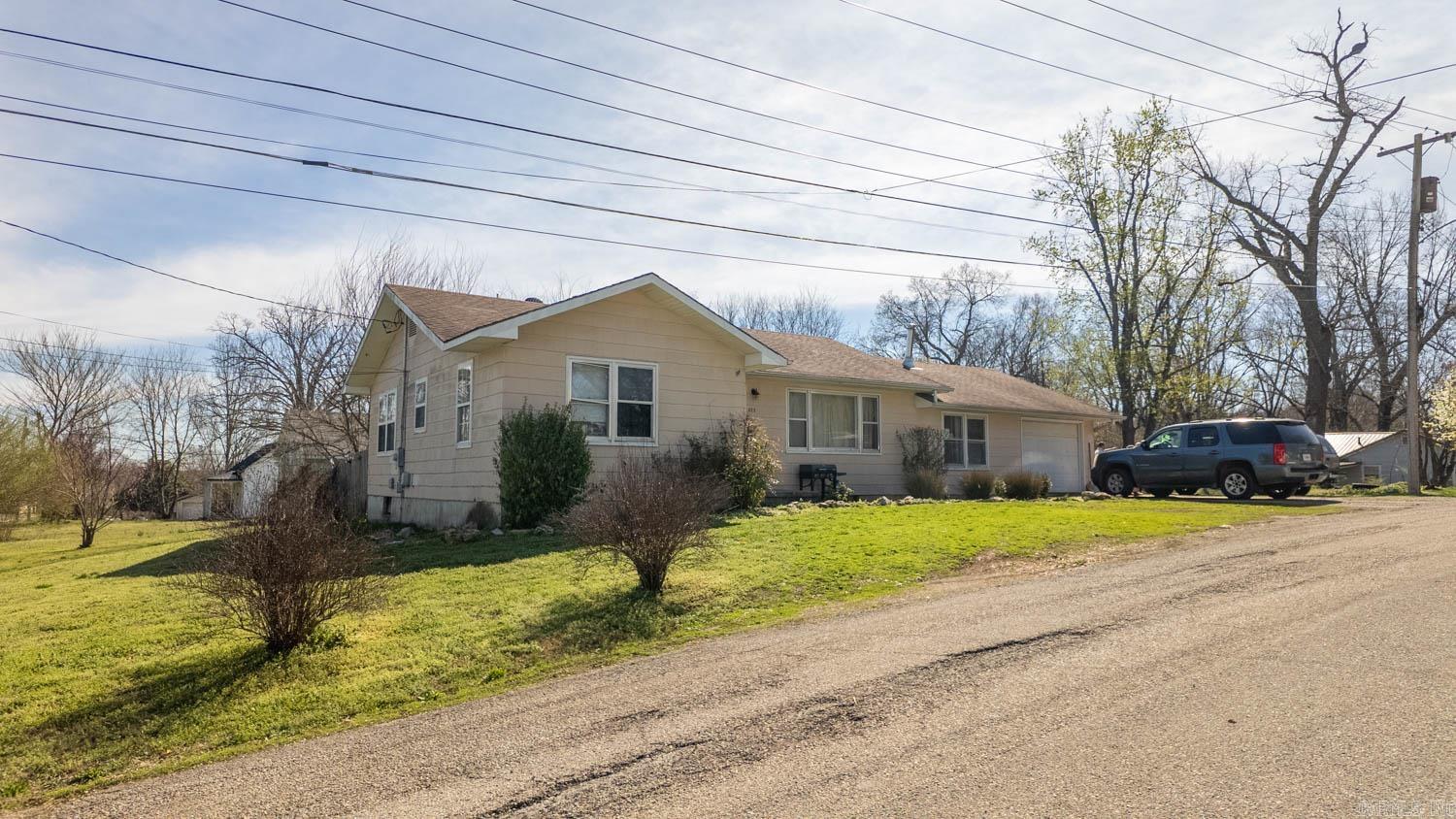 322 N 9th Street  Thayer, MO