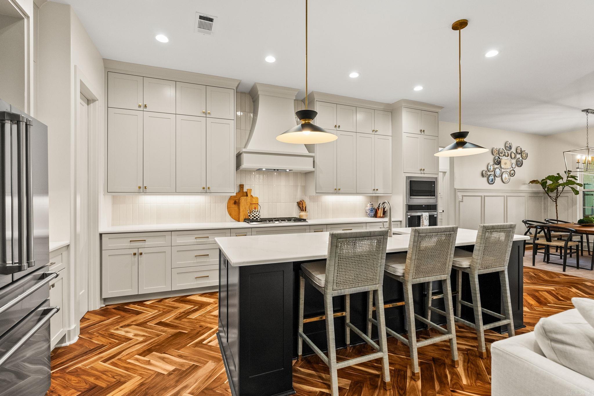 8036 N Shoreline  Benton, AR