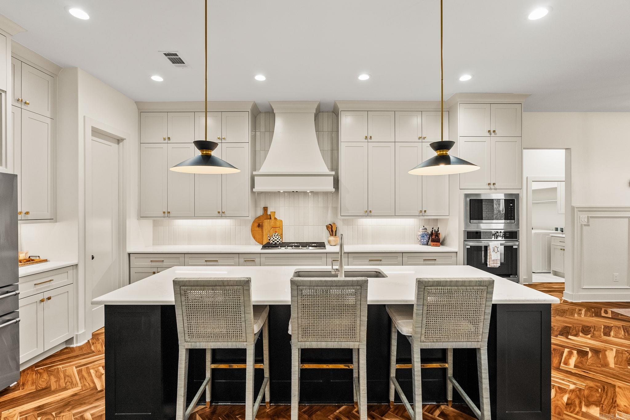 8036 N Shoreline  Benton, AR