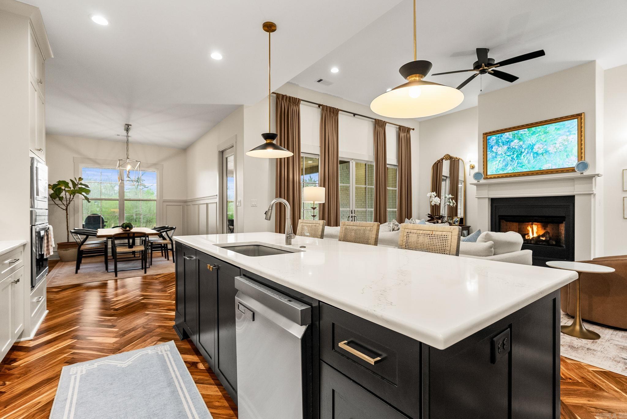 8036 N Shoreline  Benton, AR